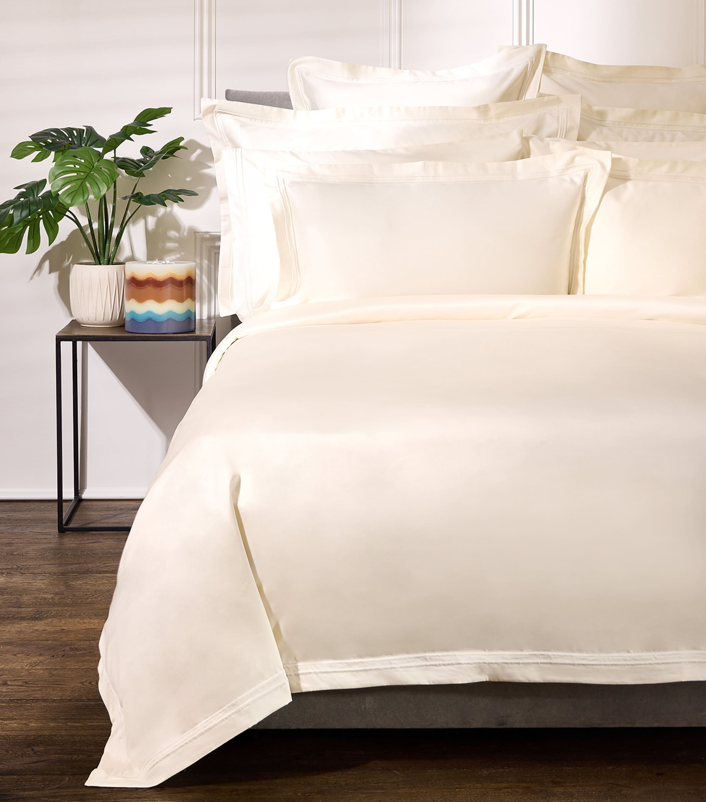 Harrods of London Richmond Super King Fitted Sheet (180cm x 200cm) Ivory