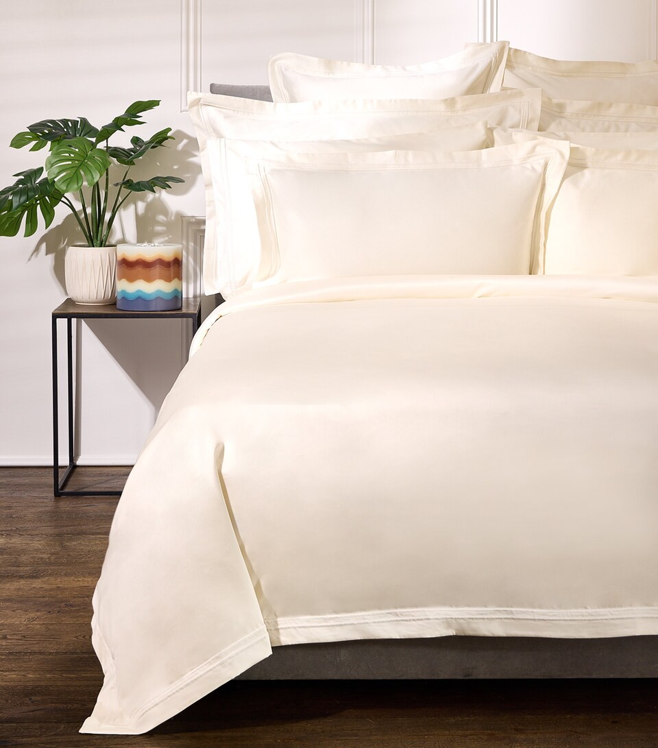 Harrods of London Richmond Super King Duvet Cover Set (260cm x 220cm) Ivory