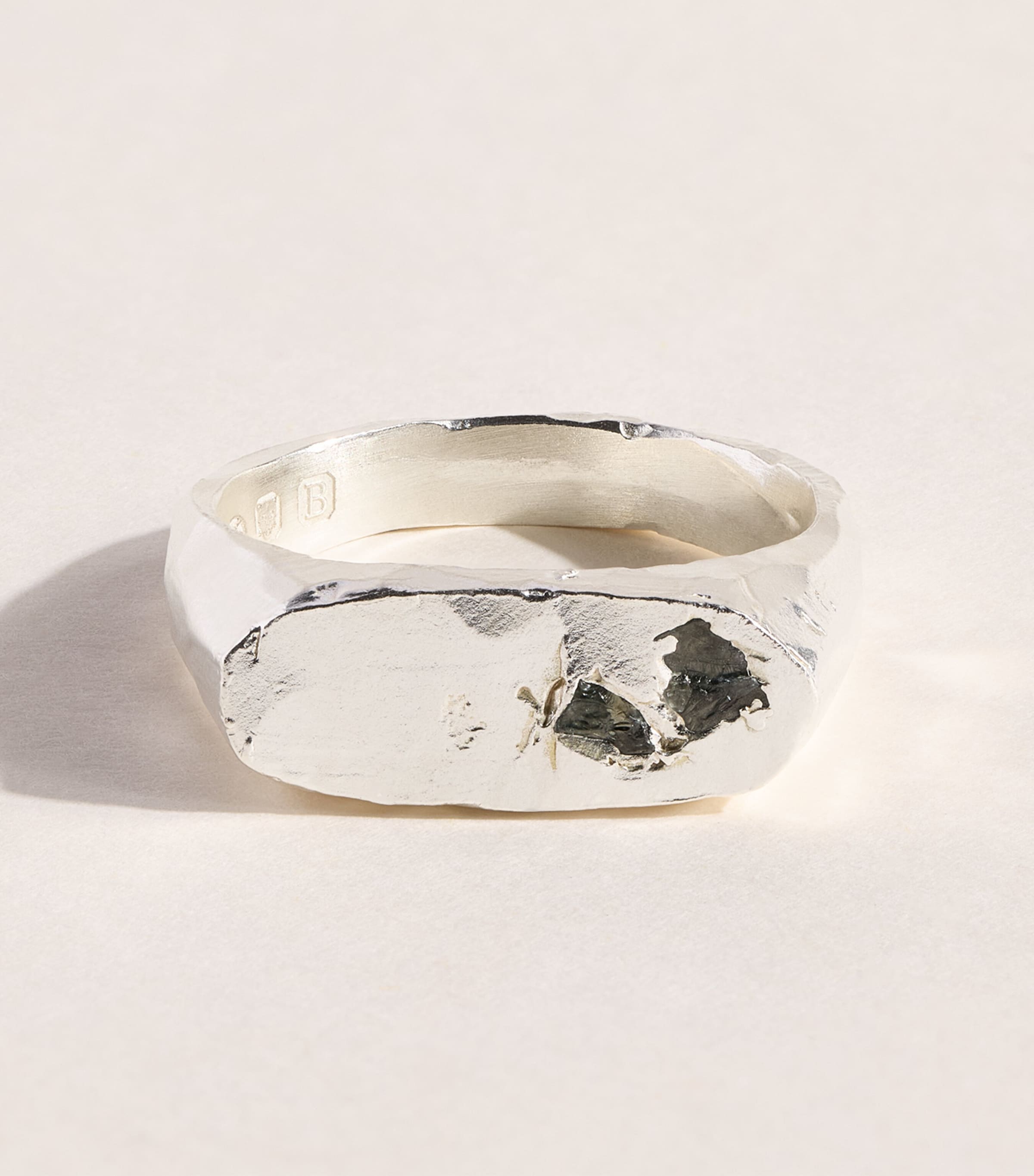 THE OUZE Sterling Silver and Sapphire Oval Signet Ring Silver/blue