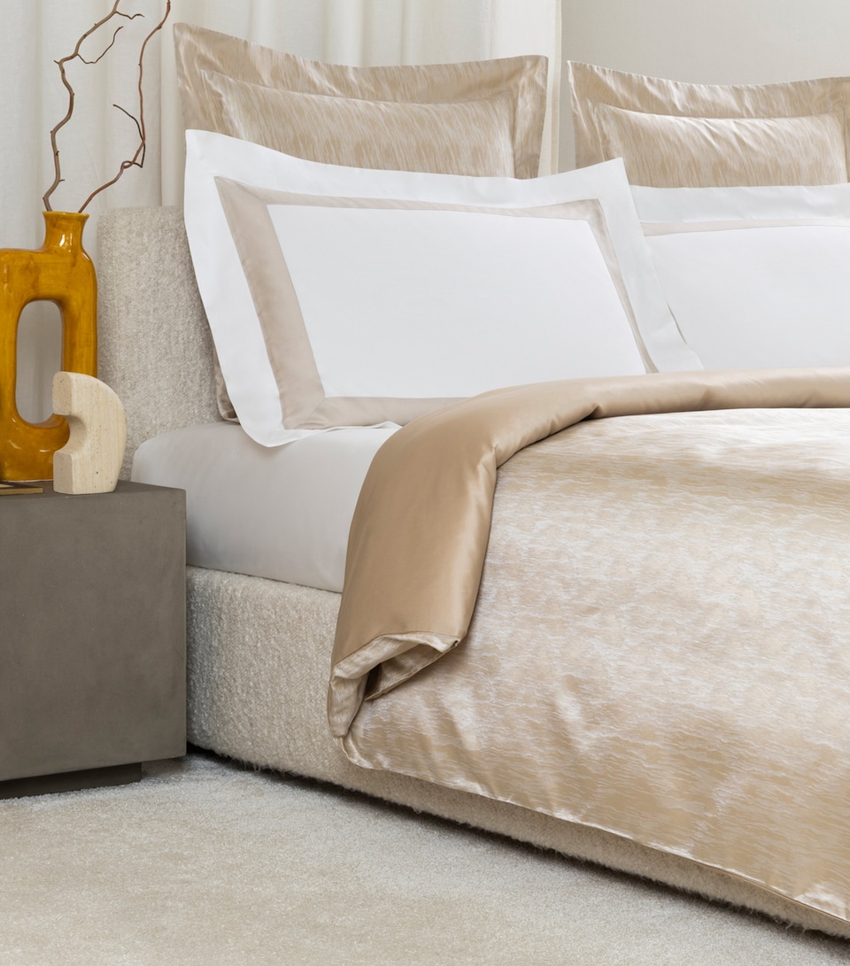 Frette Silk Luxury Sway King Duvet Cover (260cm x 240cm) Milk/golden B