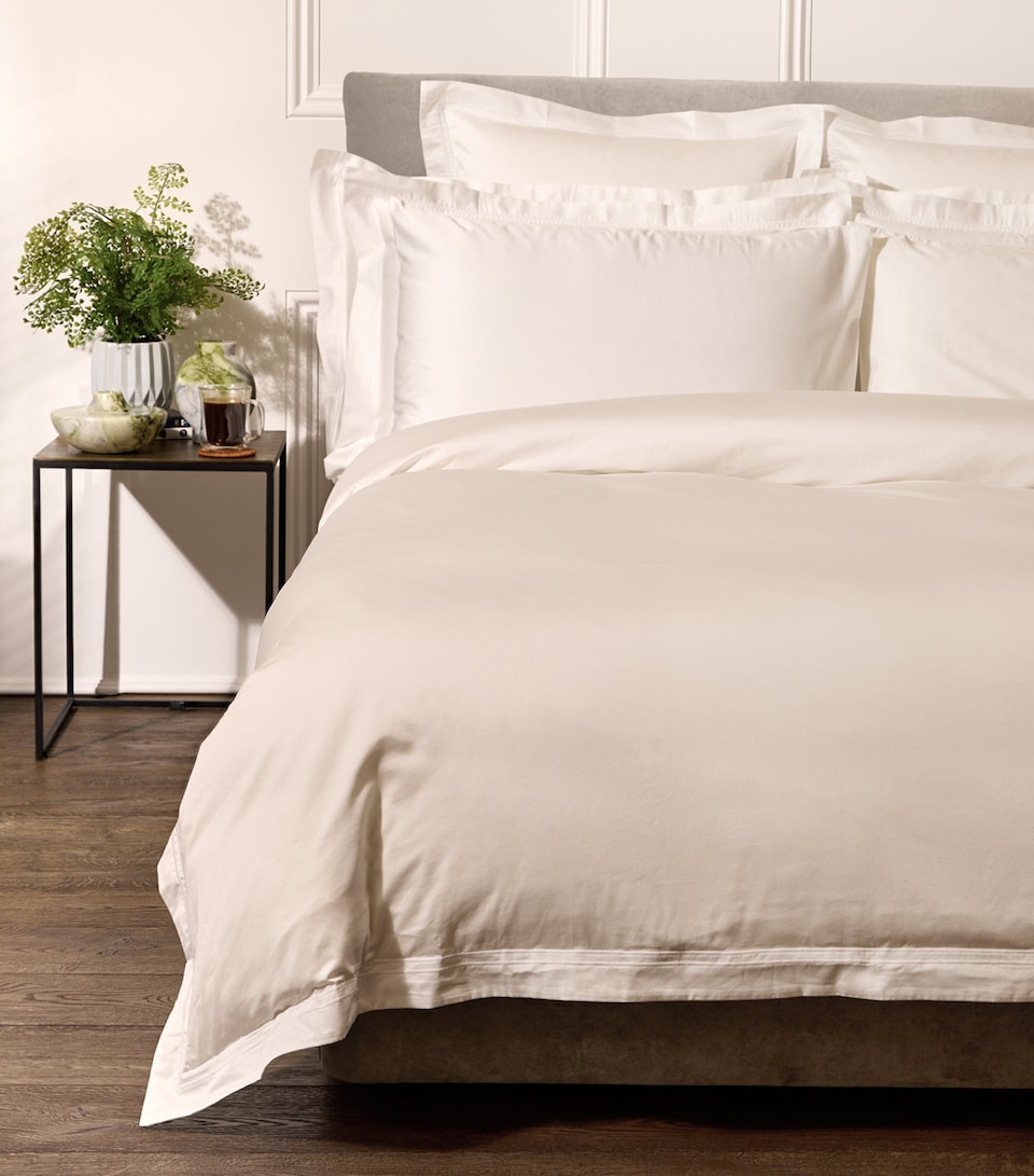 Harrods of London Brompton II Housewife Pillowcase Pair (50cm x 75cm) White