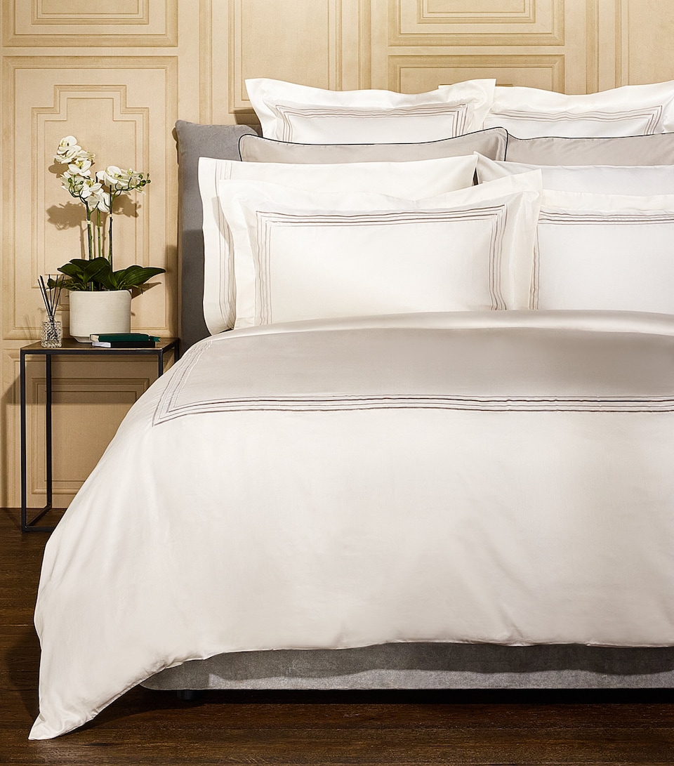 Mayfair King Duvet Cover and Pillowcase Set (230cm x 220cm)