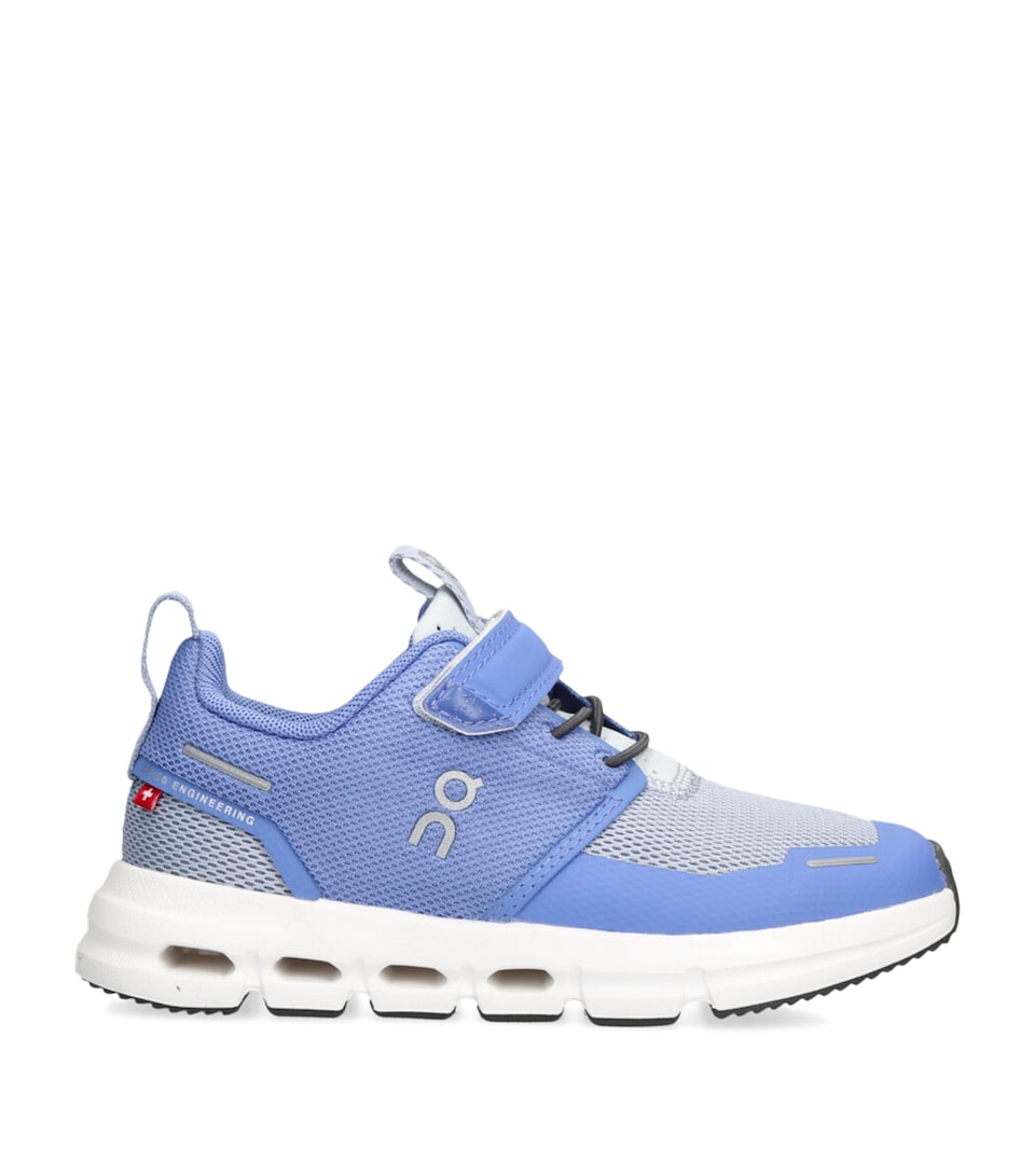 ON Running Cloud Play Trainers Mid Blue