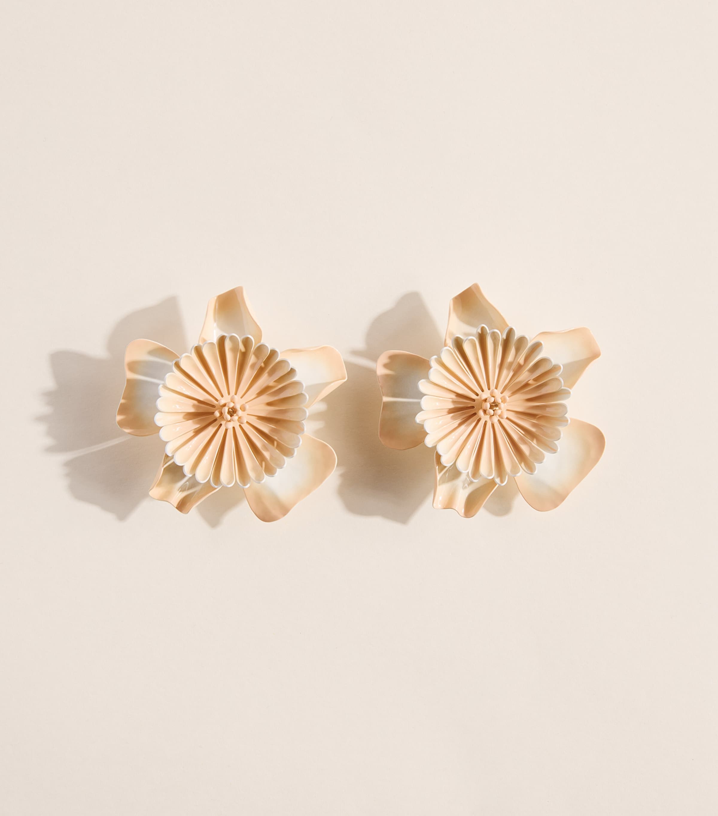 Chloé Bloom Clip-On Earrings Apricot Pink