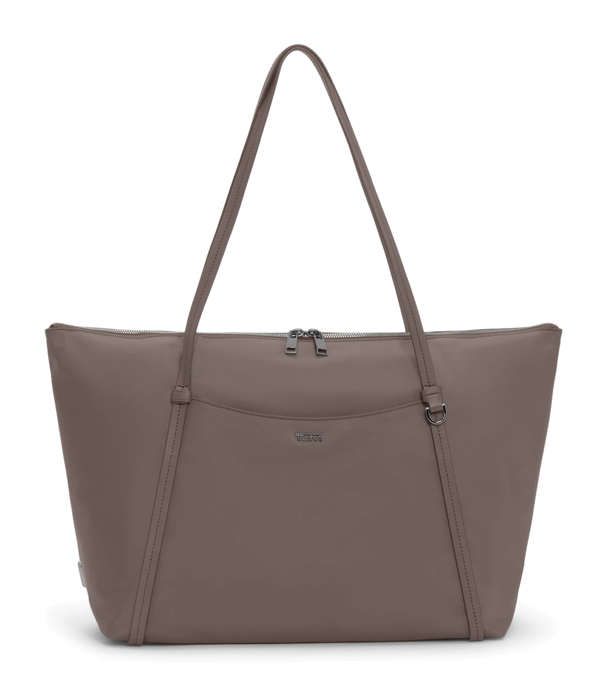 Voyageur Q Tote Bag