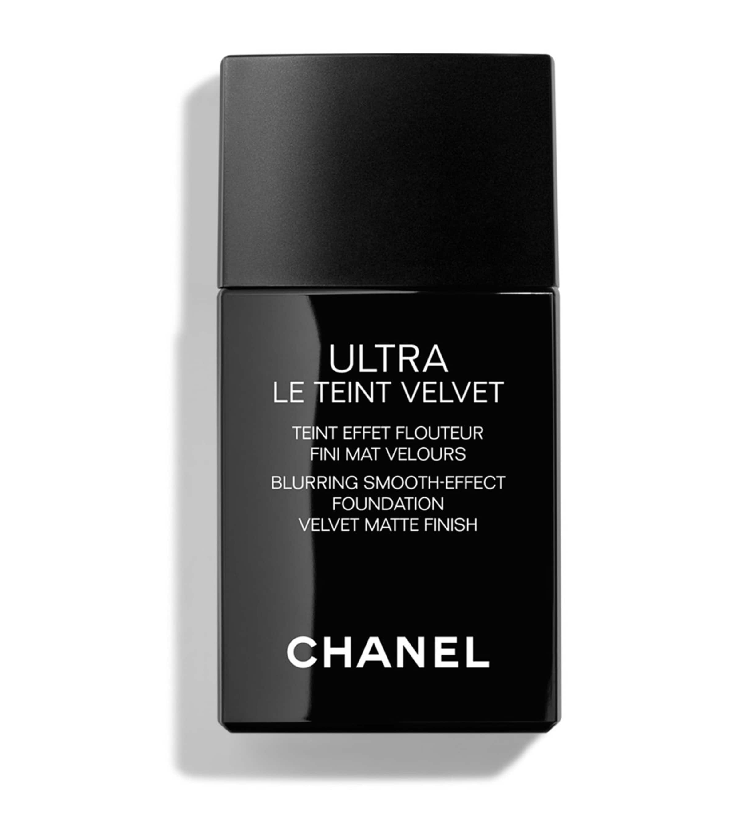 CHANEL ULTRA LE TEINT VELVET Blurring Smooth-Effect Foundation