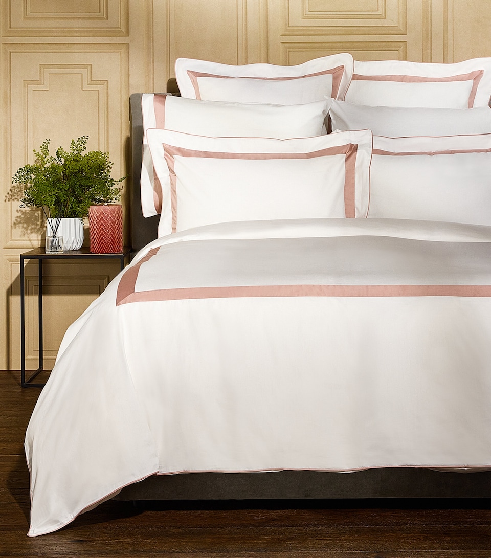 Harrods of London Primrose Hill King Duvet Cover and Pillowcase Set (230cm x 220cm) White/pink
