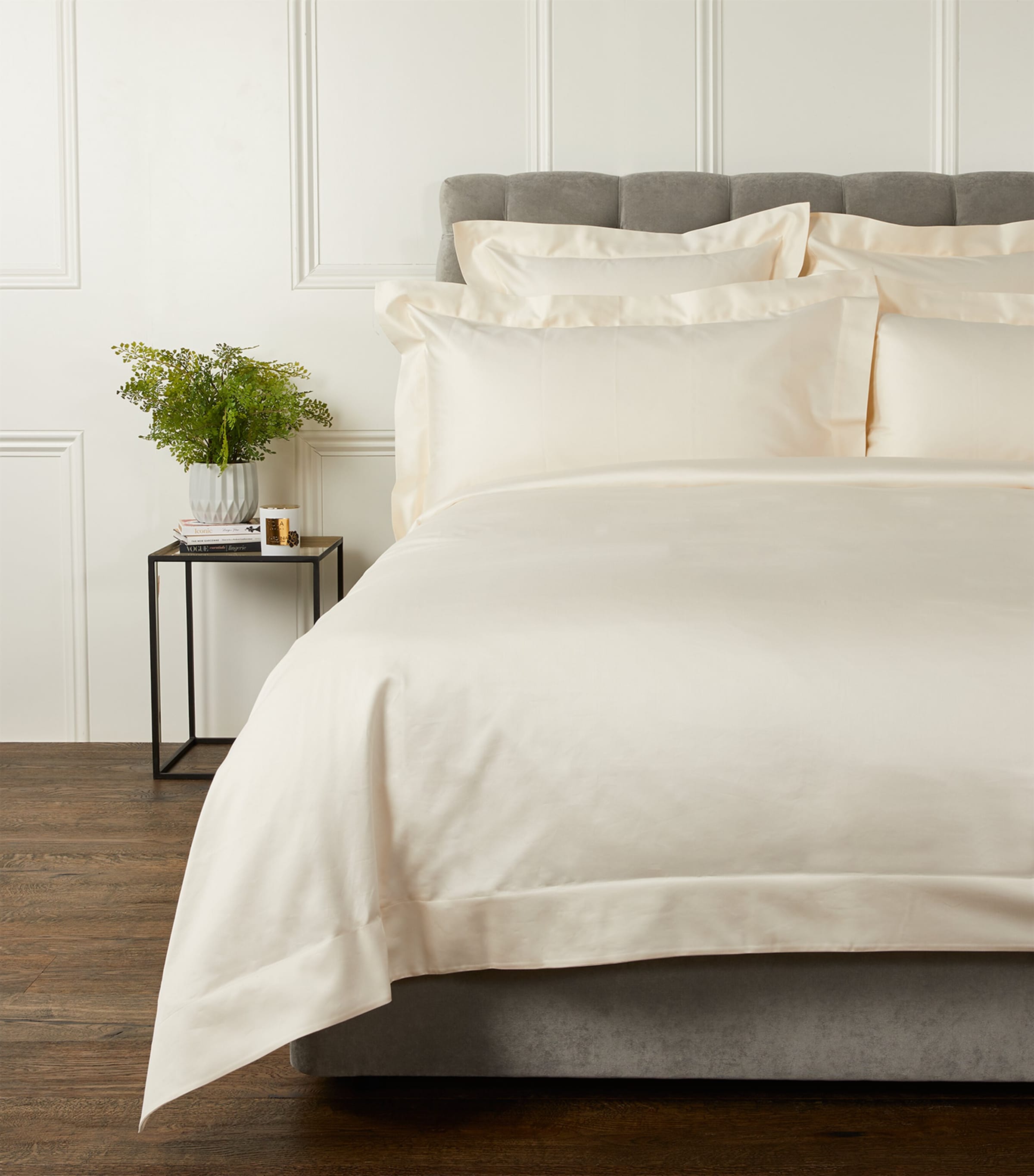 Capela Super King Flat Sheet (270cm x 300cm)