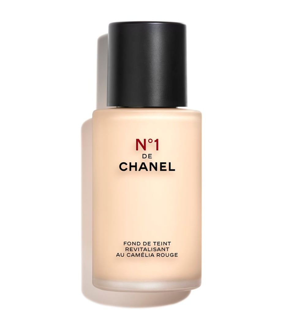 CHANEL N°1 DE CHANEL Revitalizing Foundation Nude