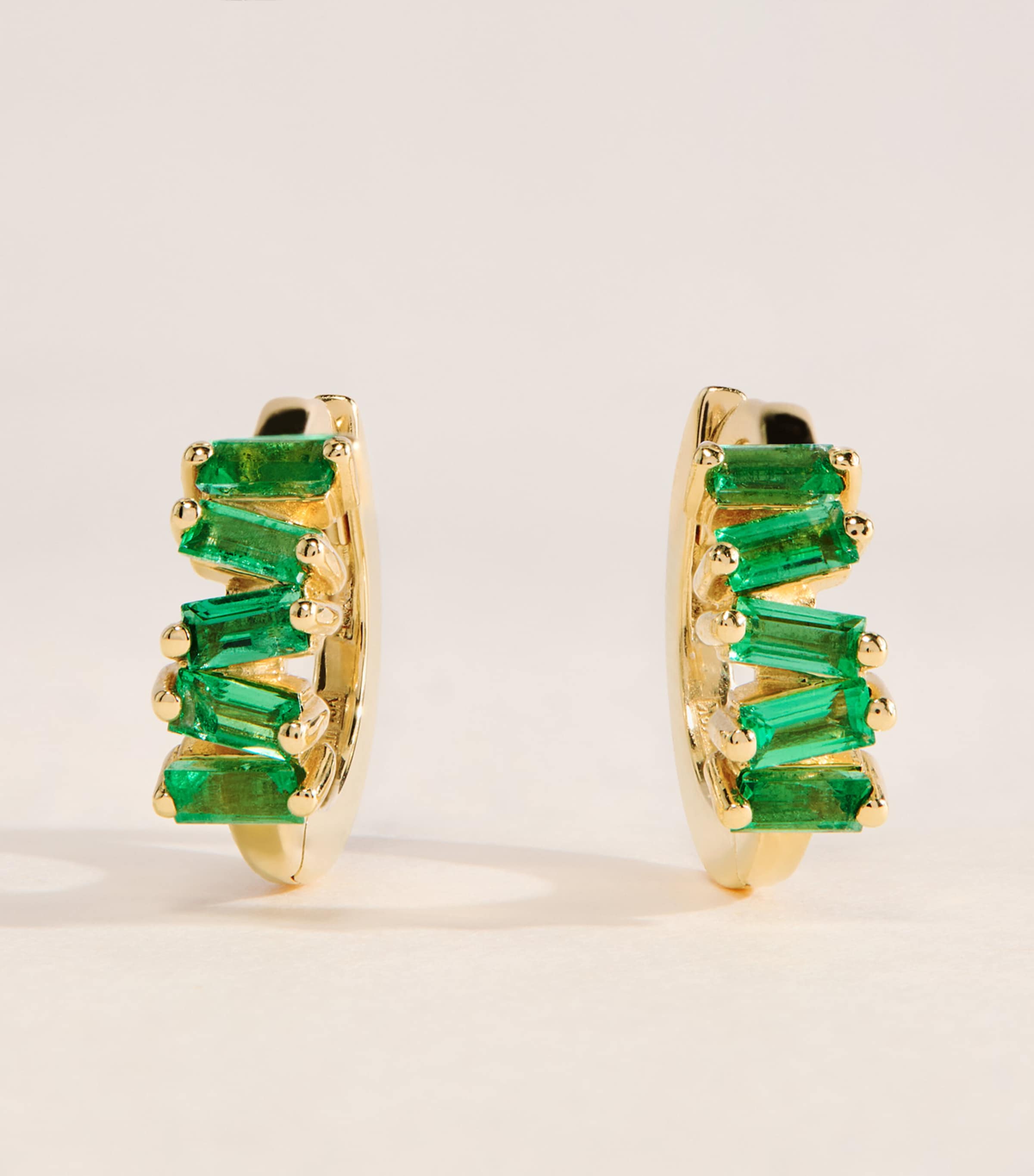 Suzanne Kalan Yellow Gold and Emerald Bold Huggie Hoop Earrings Yg/emer