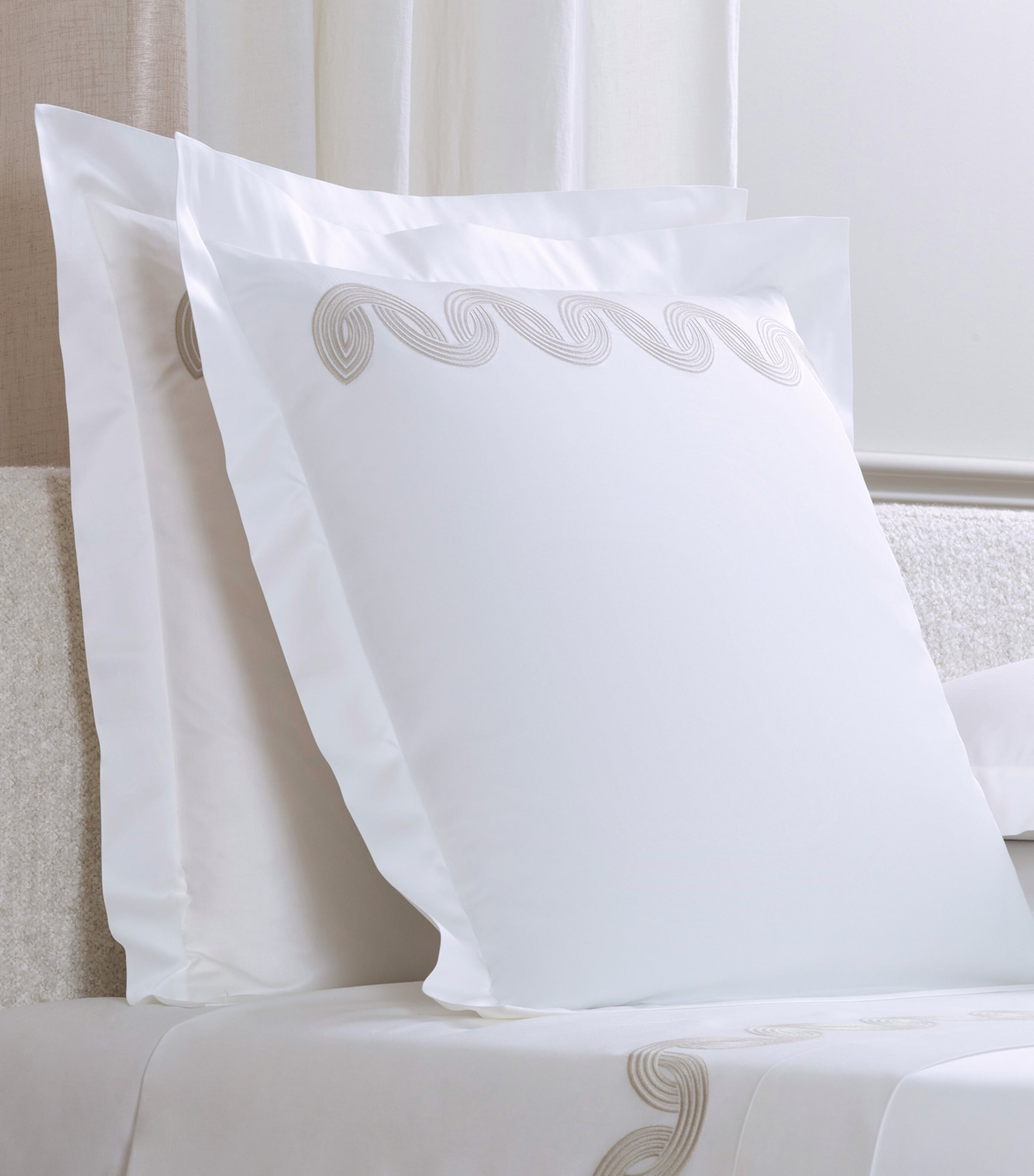Frette Cotton Grace Avant Garde Embroidery Square Pillowcase (65cm x 65cm) Milk/savage B