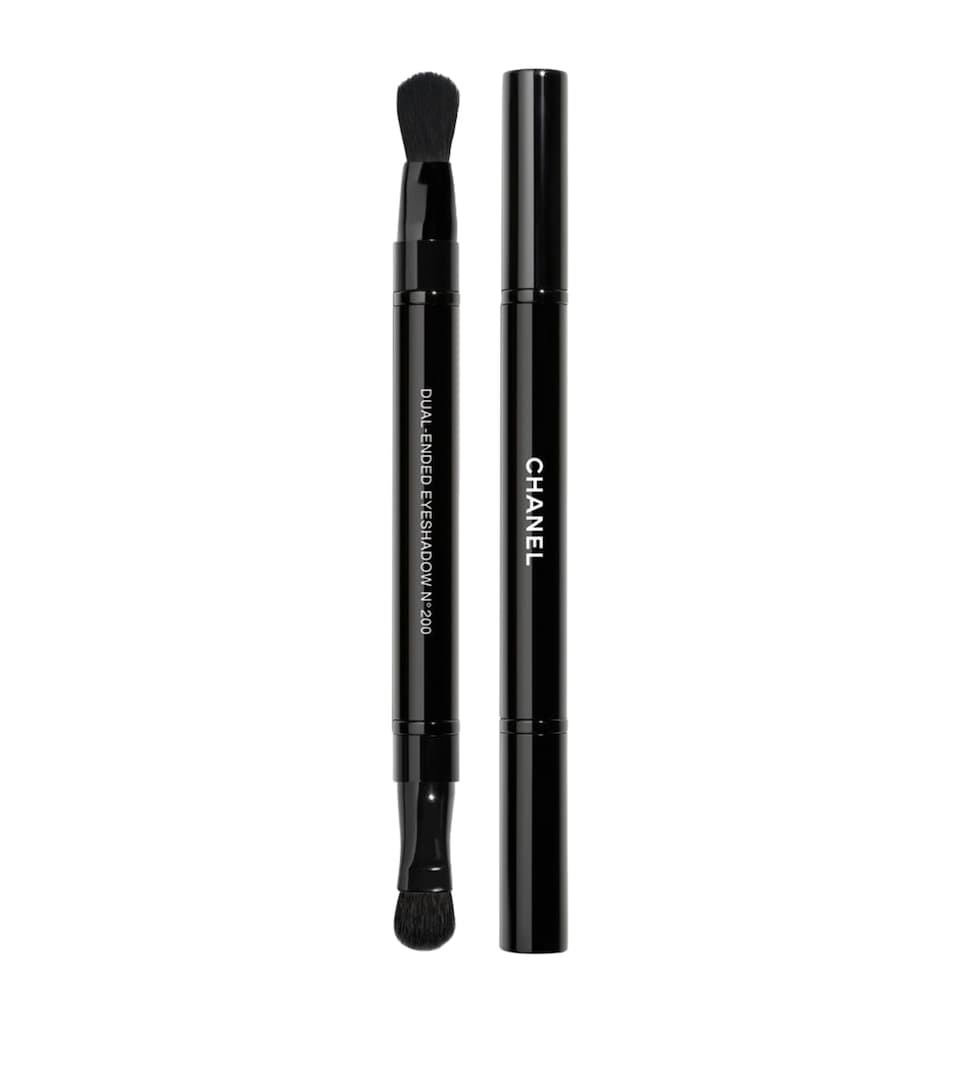 Retractable Dual-Tip Eyeshadow Brush