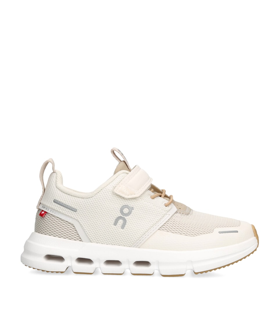 ON Running Cloud Play Trainers Grey/light