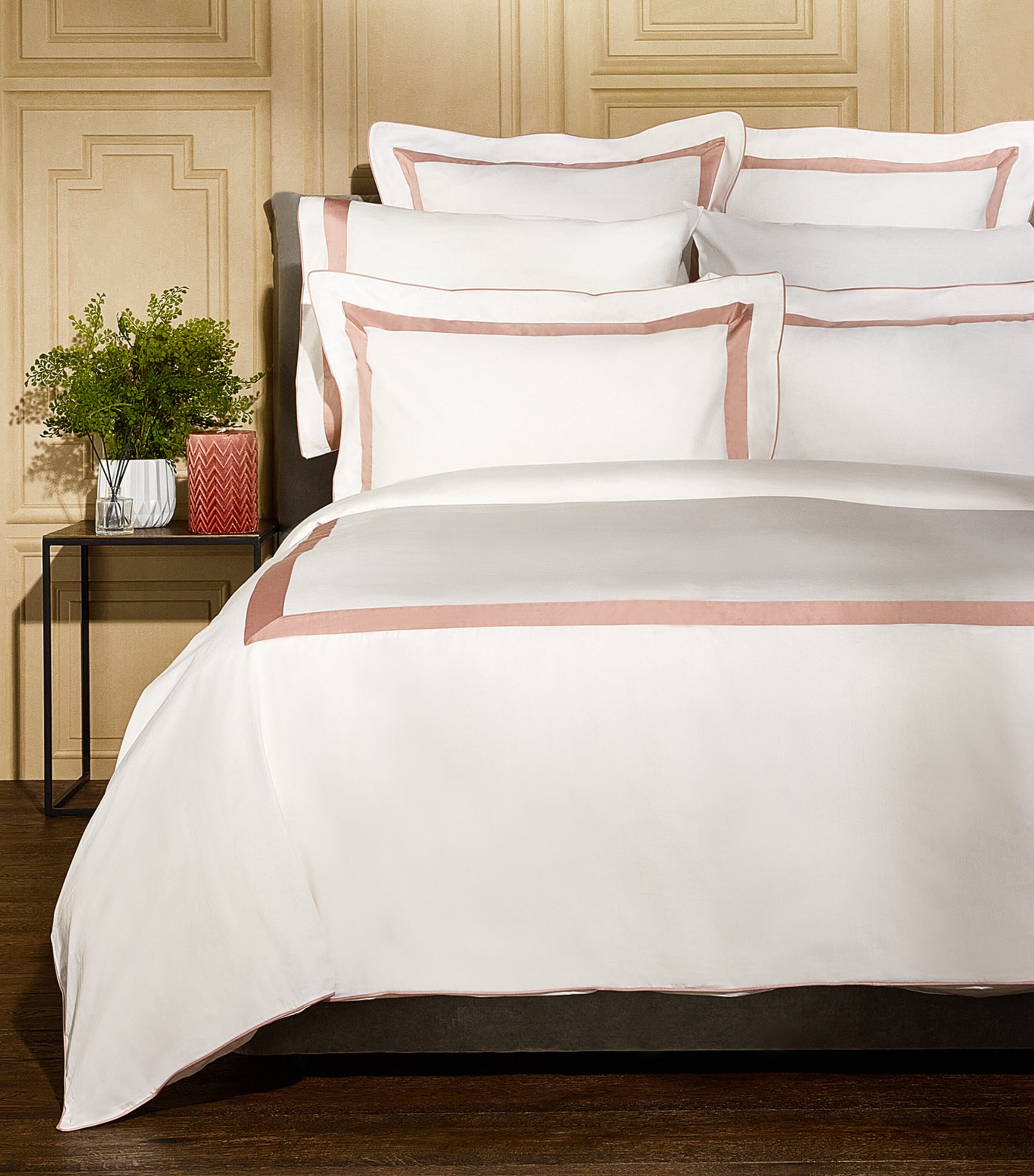 Harrods of London Primrose Hill Oxford Pillowcase Pair (50cm x 75cm) White/pink