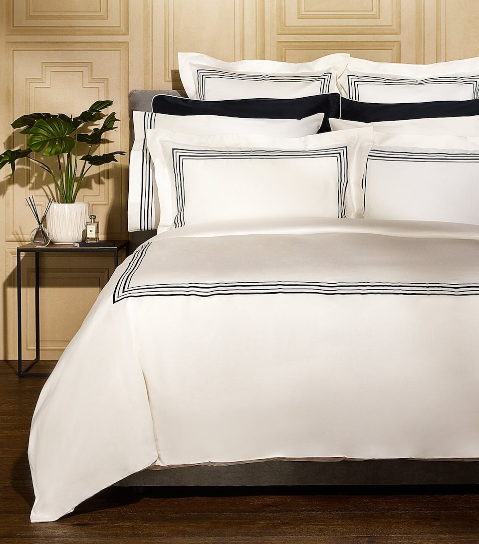Harrods of London Mayfair King Duvet Cover and Pillowcase Set (230cm x 220cm) Cream/black
