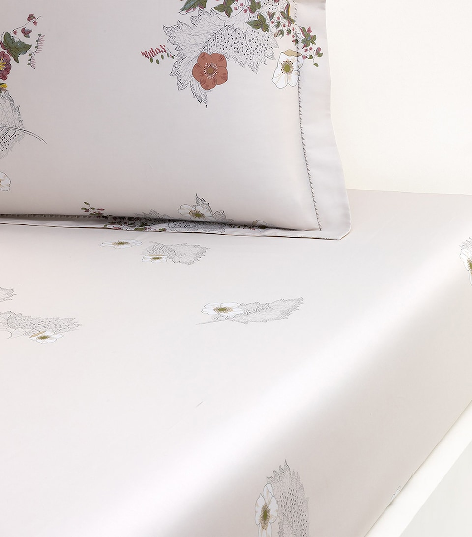 Corolles Double Fitted Sheet (140cm x 200cm)