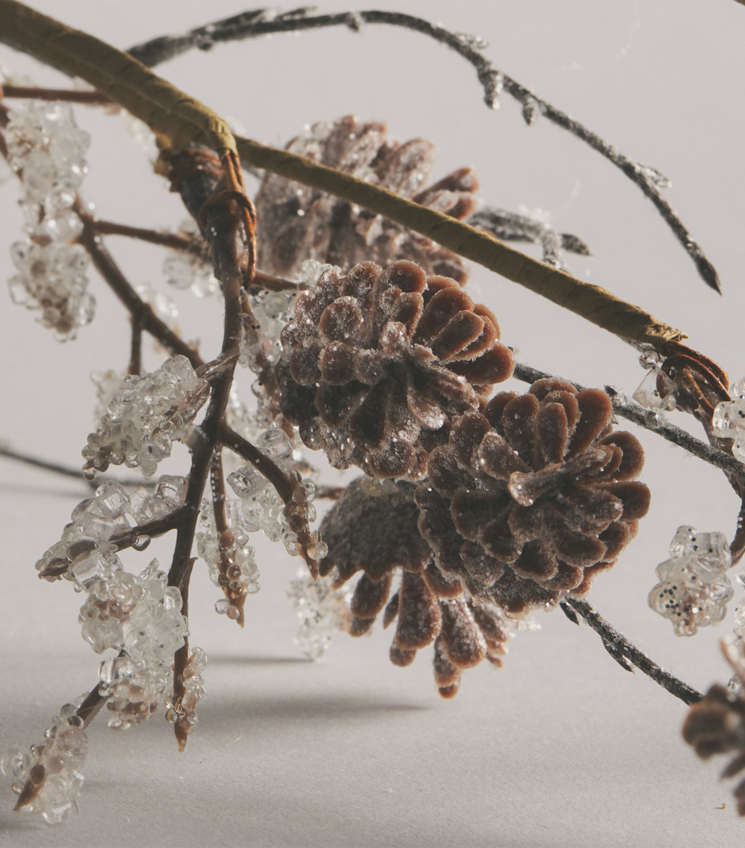 Harrods Glittery Berry Foliage Garland Natural Image 2