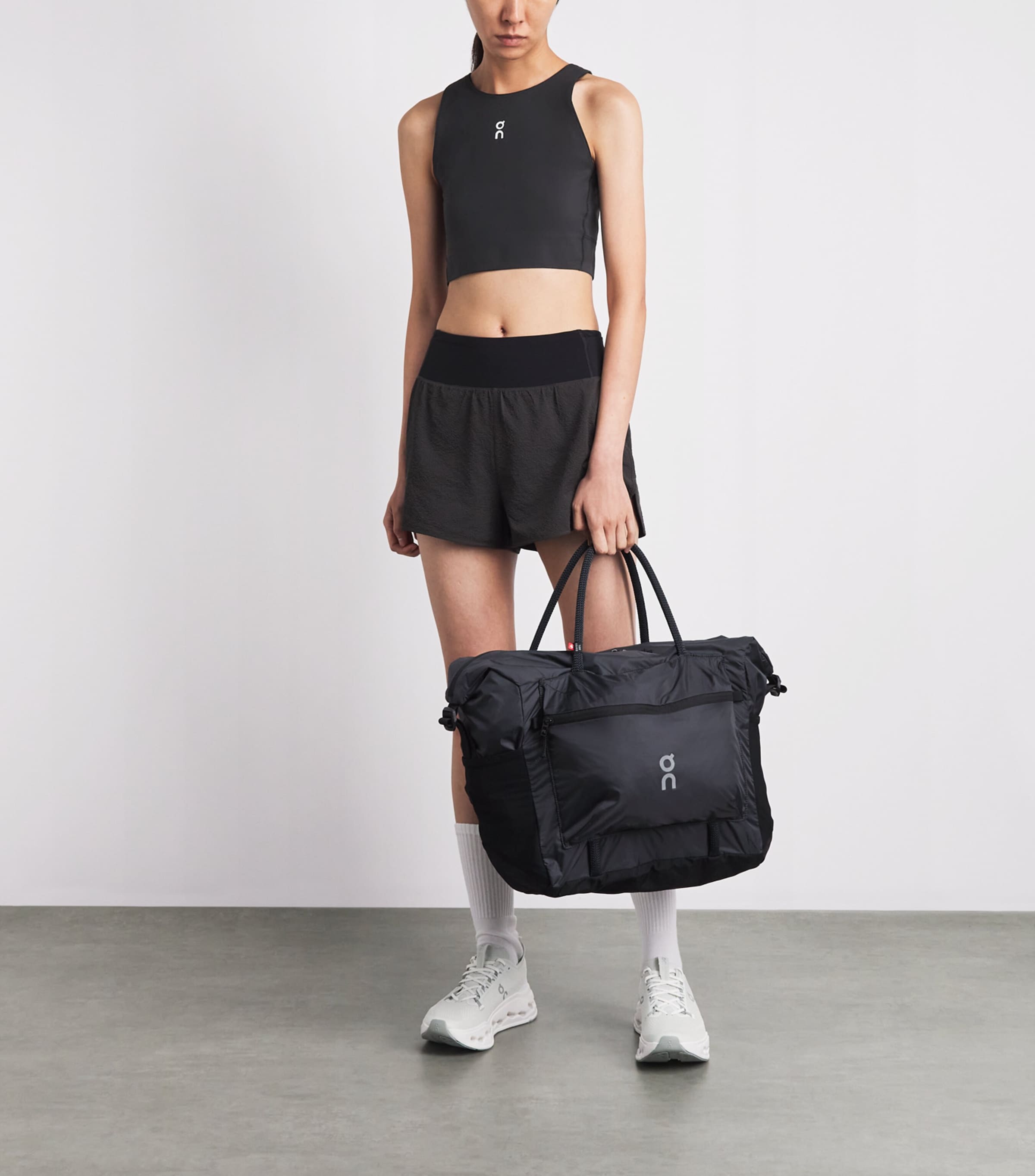 On Womens Court Cropped Tank Top Black Image 2