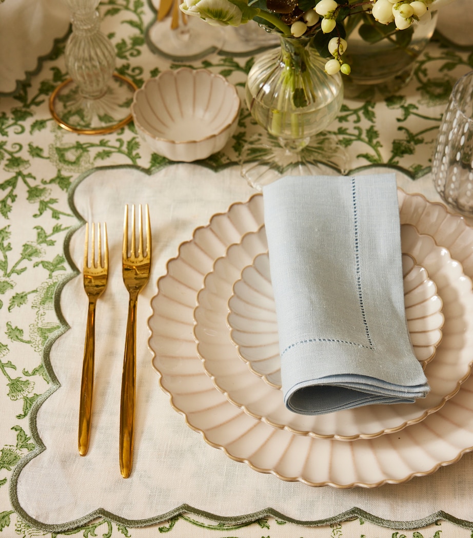 Set of 4 Shell Dinner Plates (26cm) CREAM Image 5