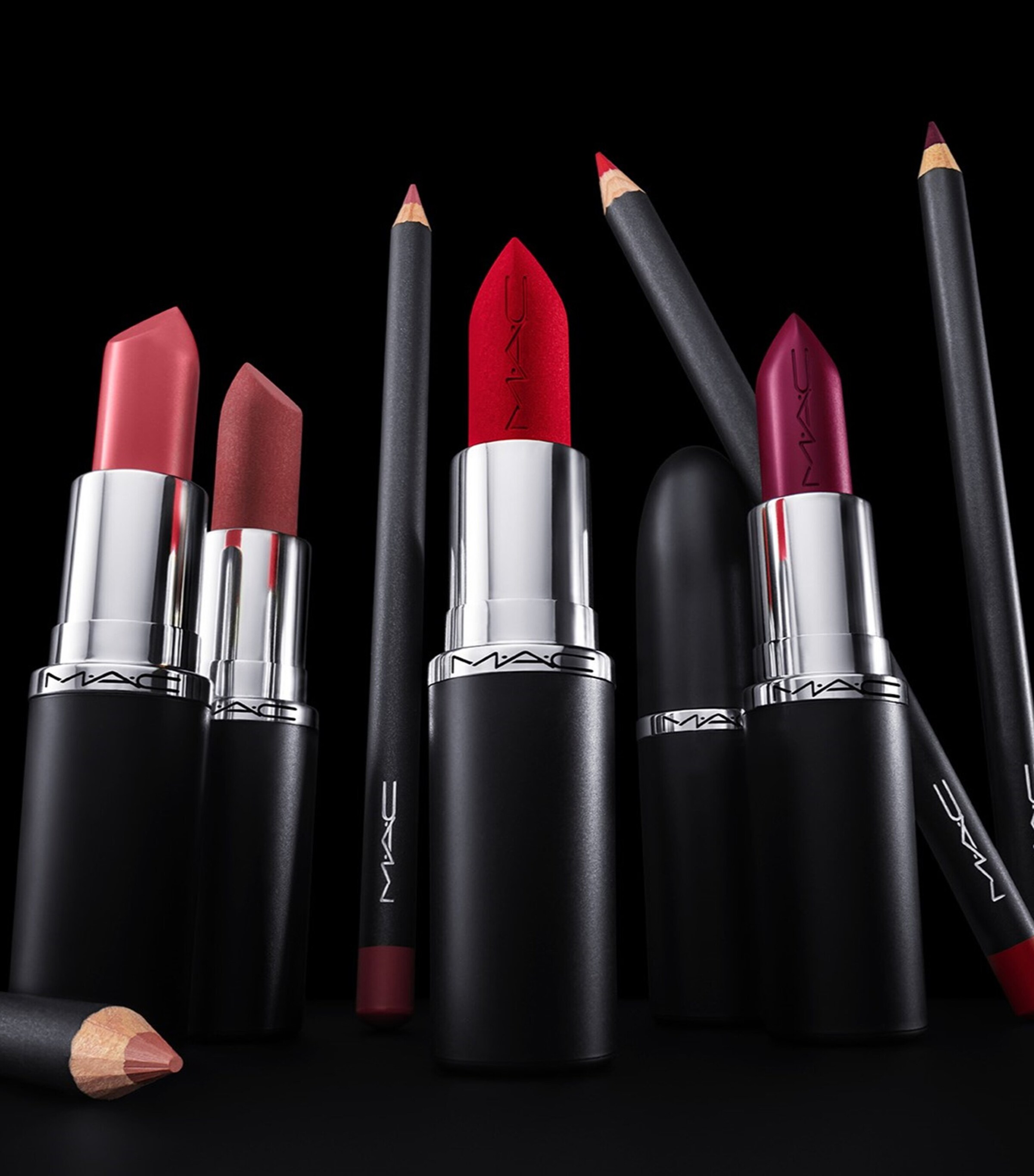 MACXimal Sleek Satin Lipstick IN THE CLEAR Image 3