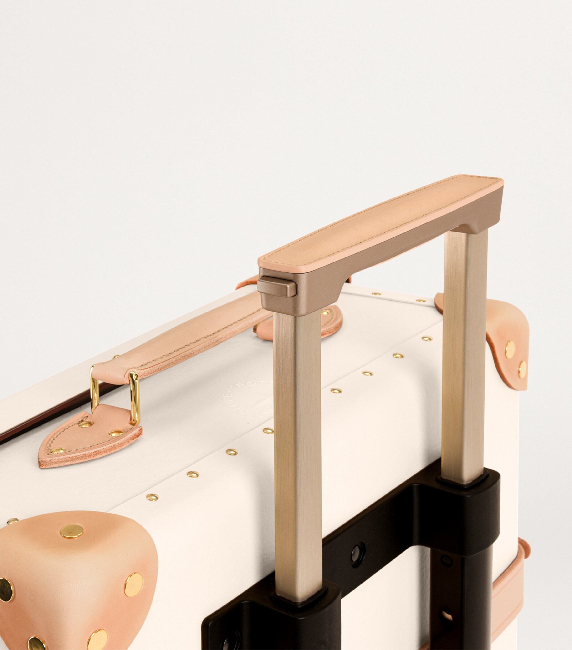 Globe-Trotter Ivory Safari 2-Wheel Suitcase (58cm) | Harrods US