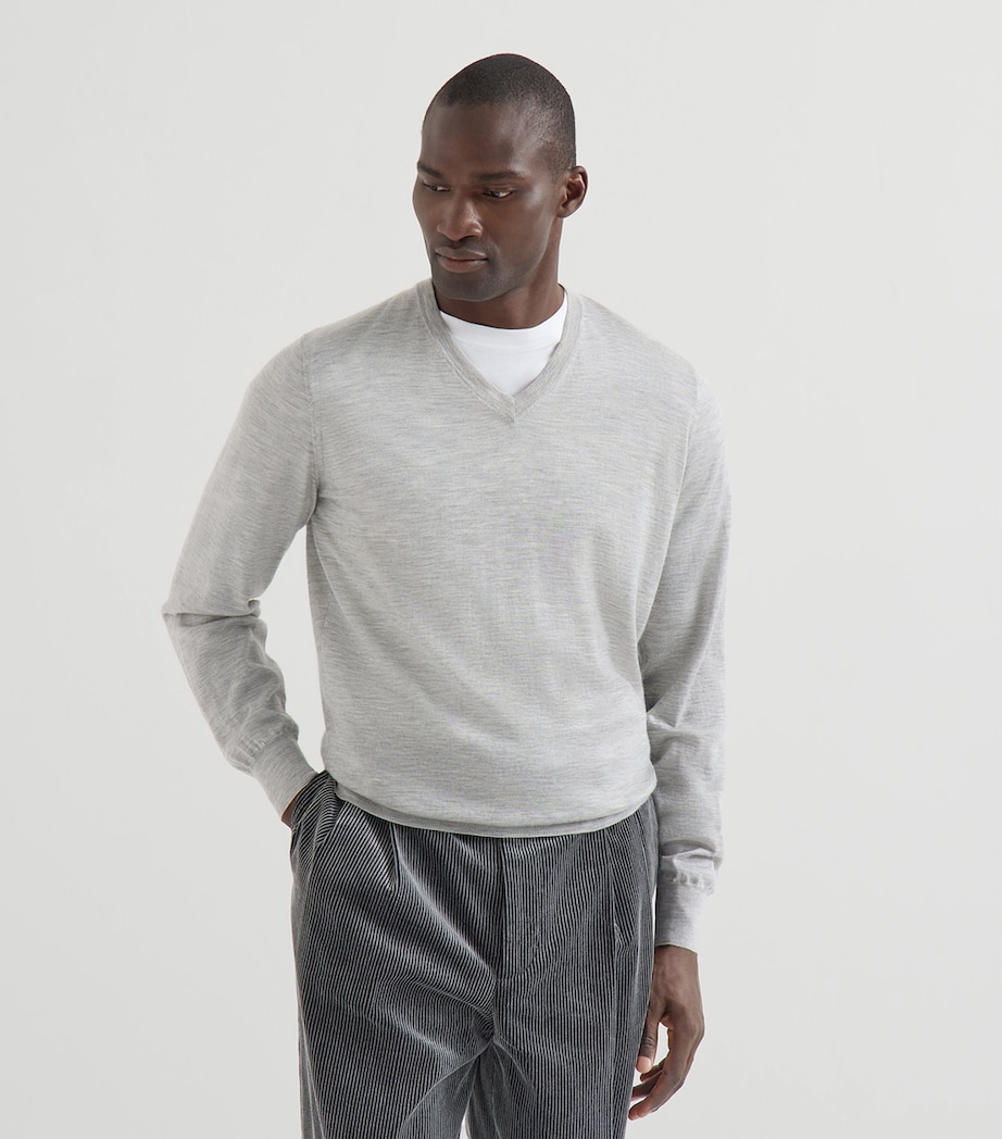 Brunello Cucinelli Mens Cashmere-Silk V-Neck Sweater Image 3