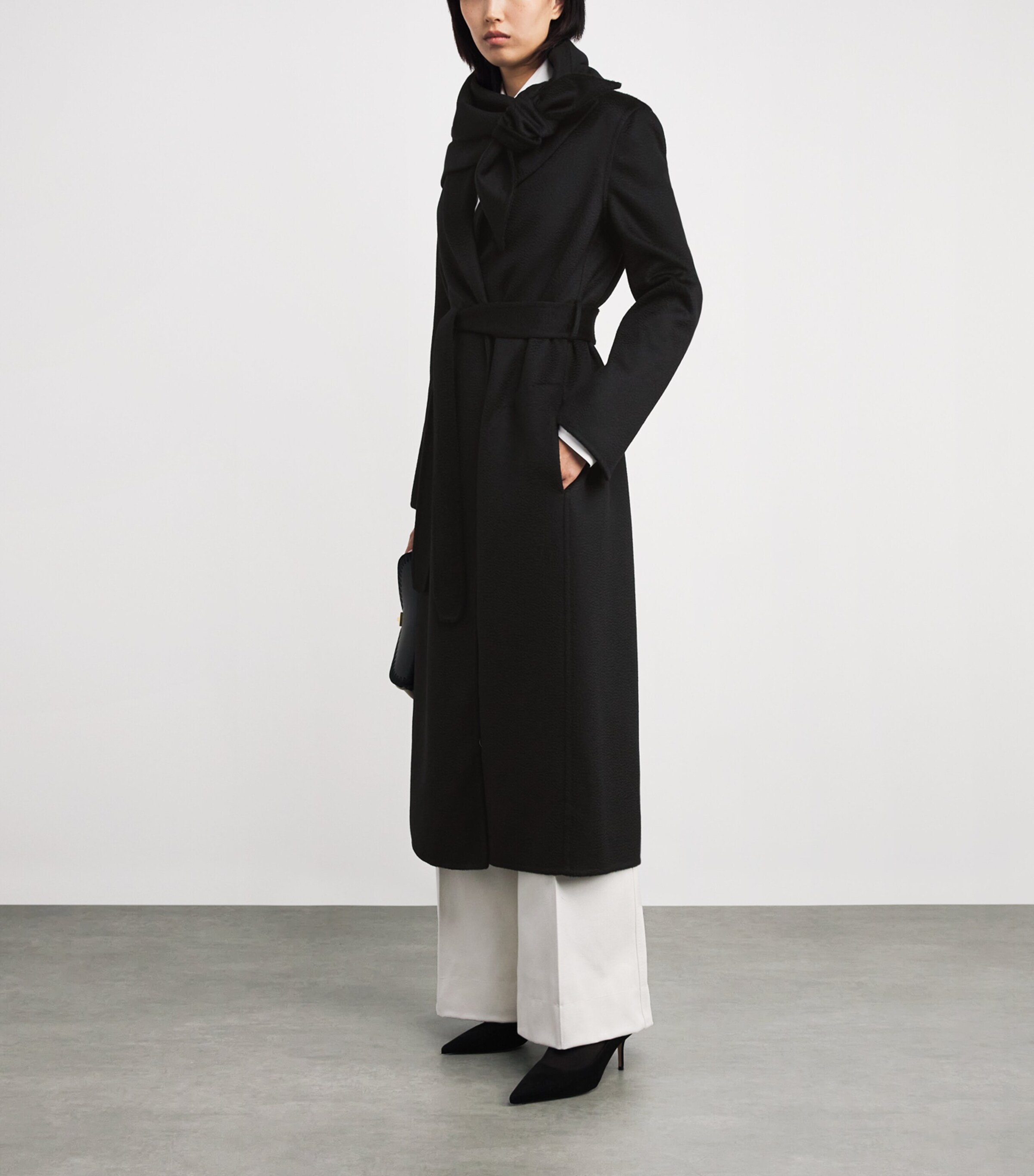 Cashmere Triangle Scarf 1000 Image 3