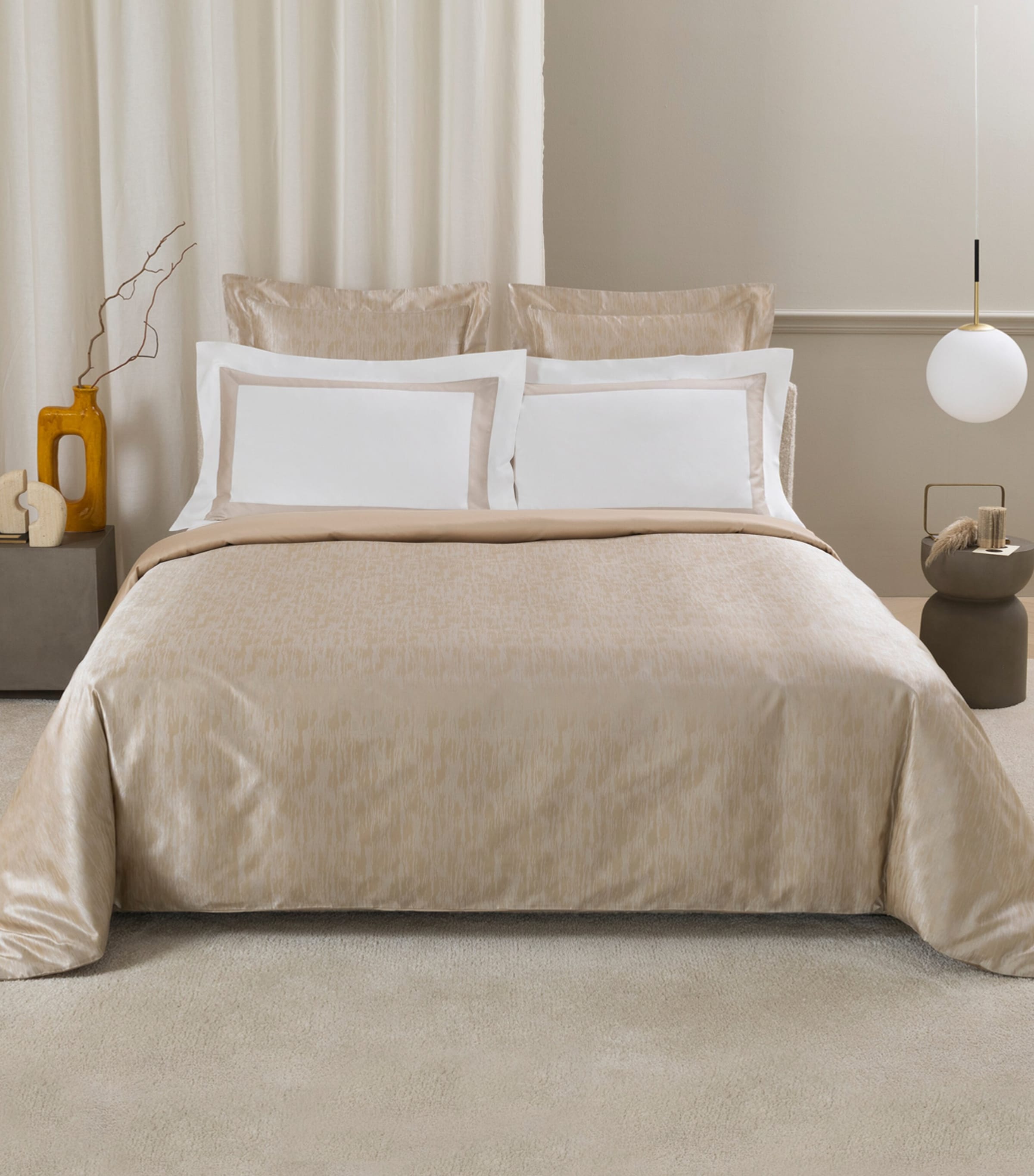 Frette Silk Luxury Sway Queen Duvet Cover (240cm x 220cm) Milk/golden B Image 5