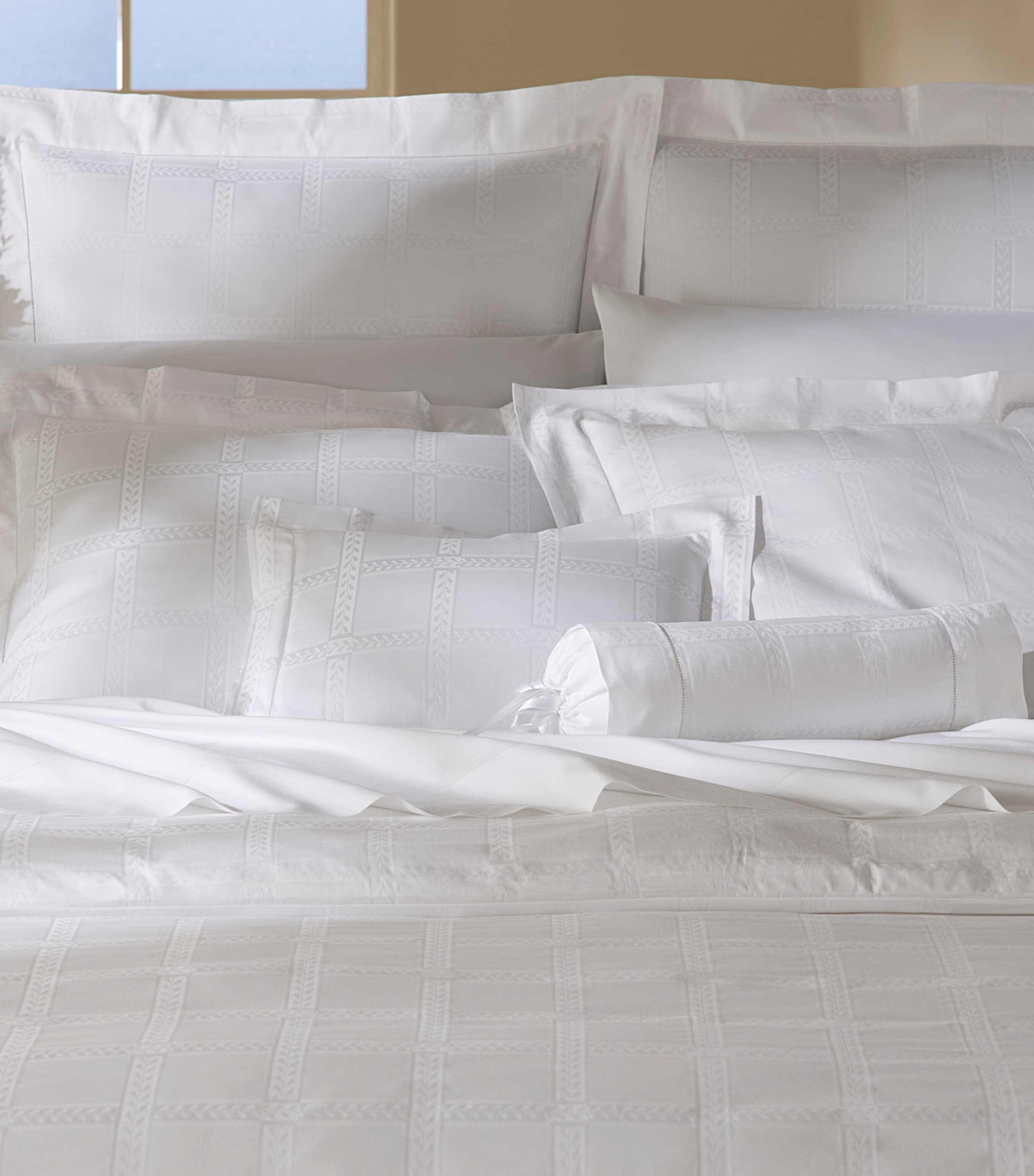 Pratesi Impero Boudoir Pillowcase (30cm x 40cm) White Image 1