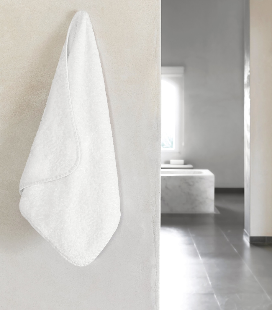 GRACCIOZA Grand Egoist Bath Towel (70cm x 140cm) White Image 2
