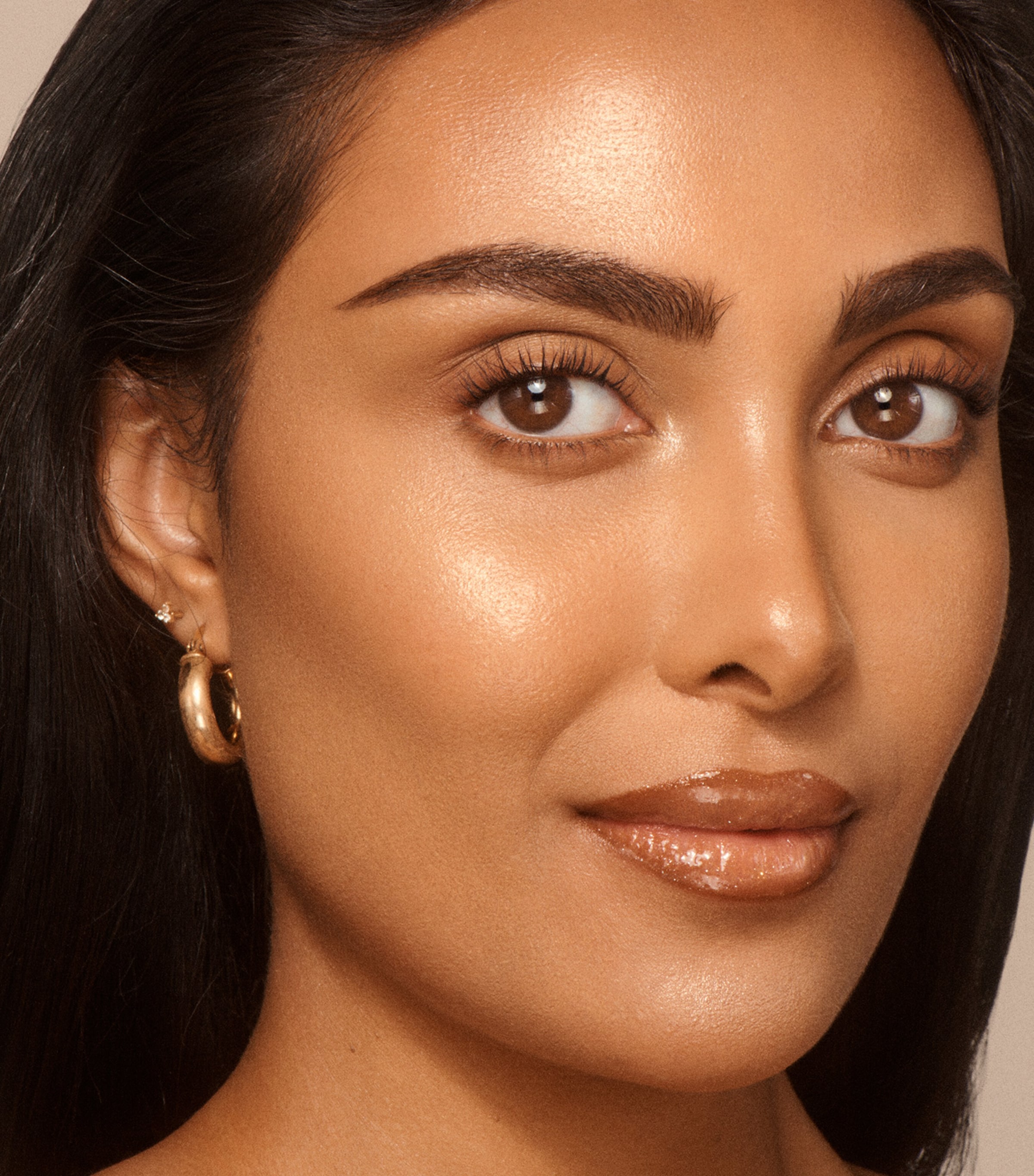 Nova Glow Liquid Light Highlighter HOLY CHIC Image 2