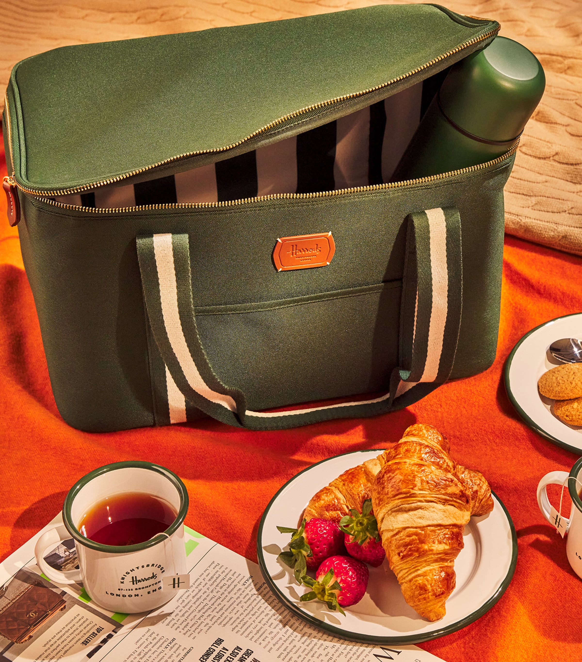レジャー【Harrods】UK発 ロゴ クーラー 保冷 バッグ ラージ 緑 Harrods Logo Lunch Bag | Harrods US