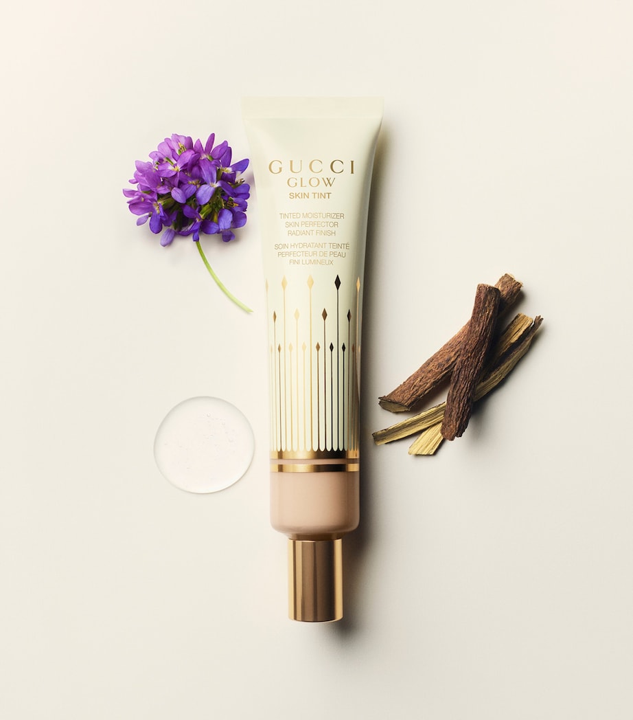 Gucci Glow Skin Tint Moisturiser (40ml) 26 FAIR MEDIUM Image 3