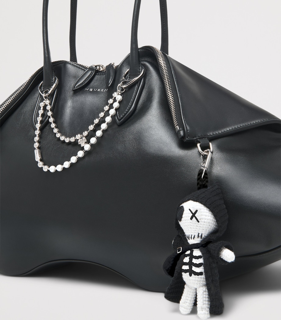 Faux Pearl And Skull Charm 1496 Image 3