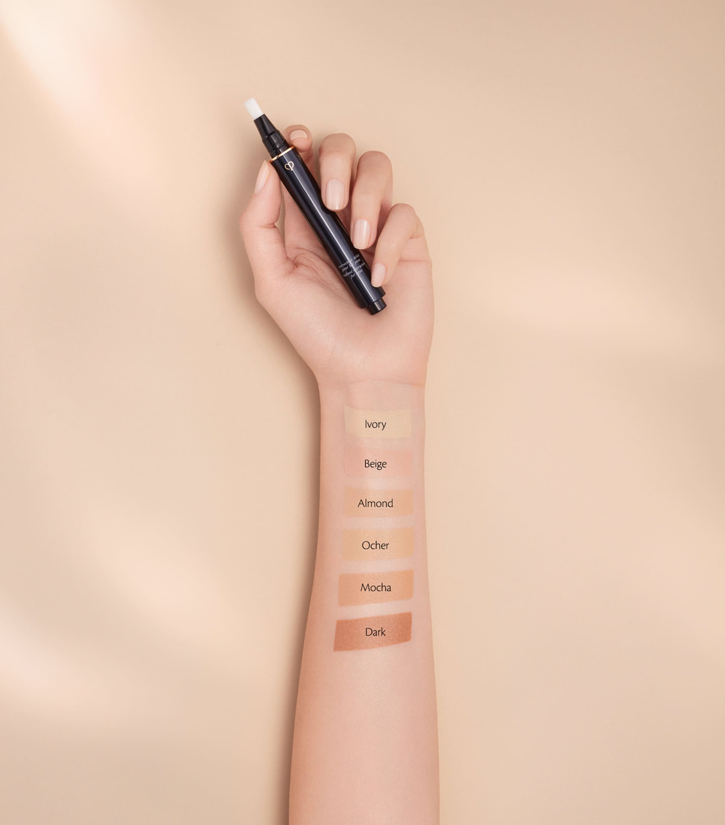 Clé de Peau Beauté Radiant Corrector for Eyes Ivory Image 3