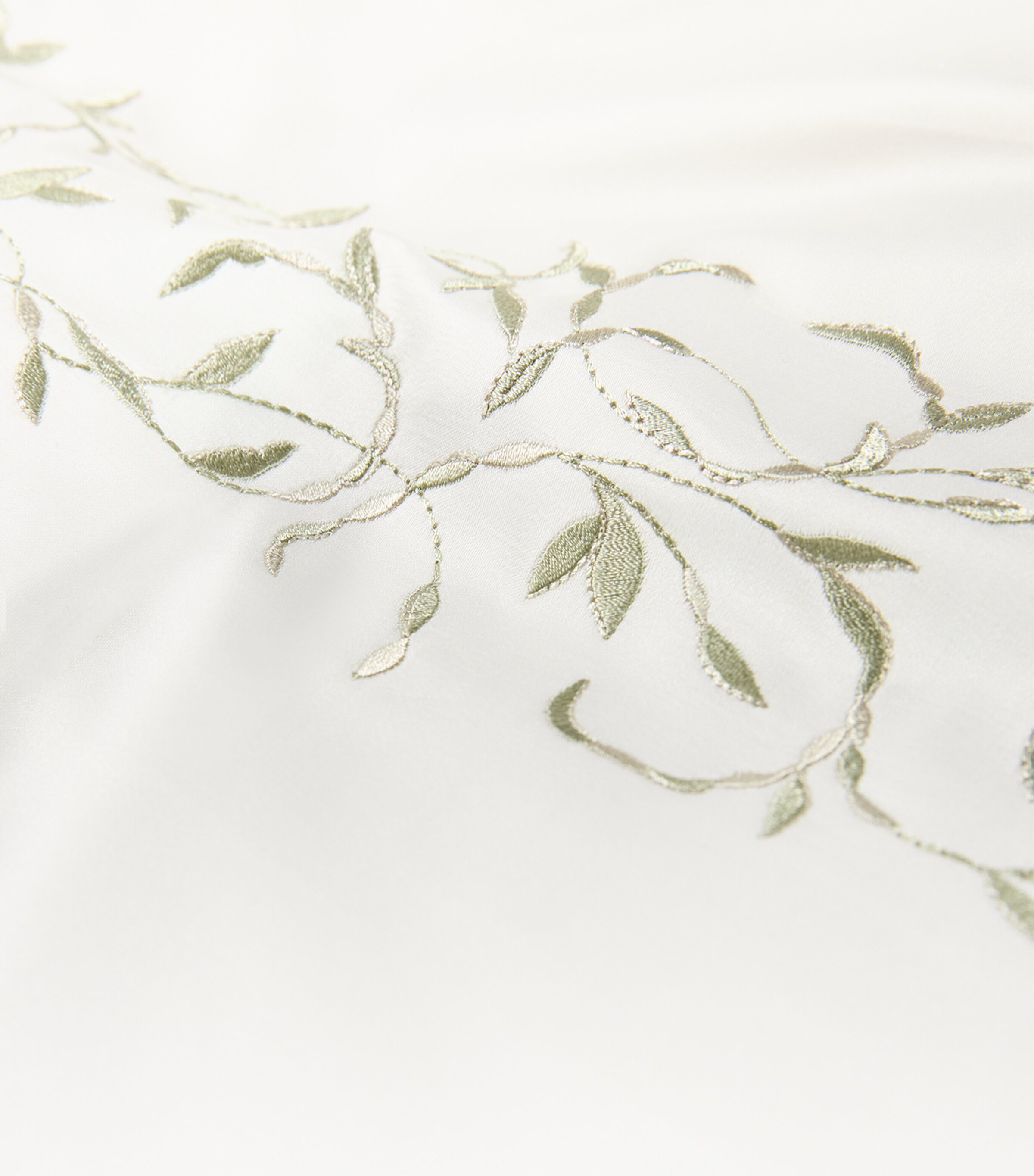 Harrods of London Tresco Embroidered Oxford Pillowcase Set (50cm x 75cm) White/sage Image 8