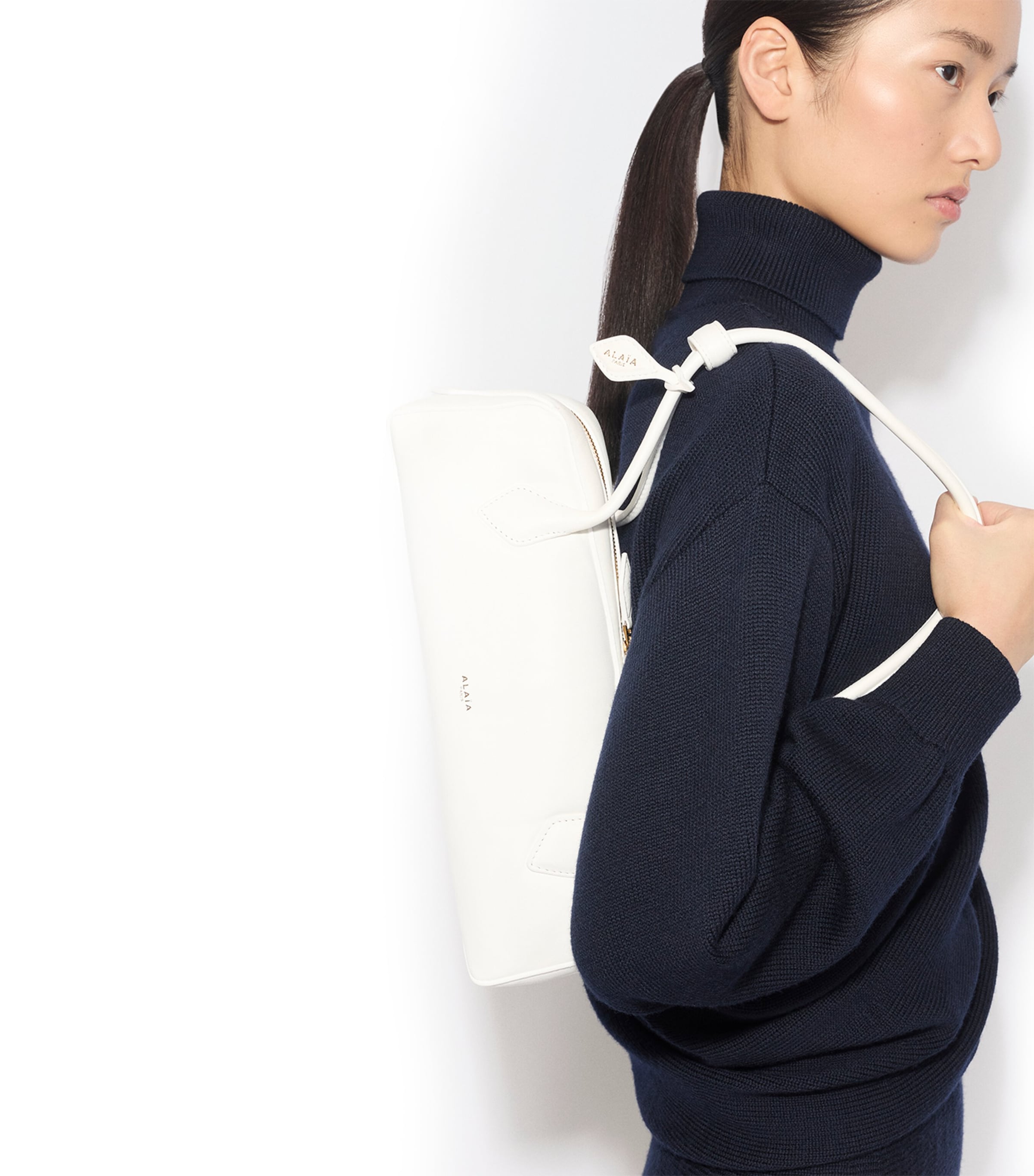 Alaïa Medium Lambskin Le Teckel Shoulder Bag Rouge Image 2