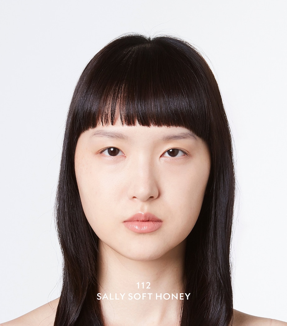 Gucci’s Rouge de Beauté Brillant Glow & Care Lip Colour 112 Image 6