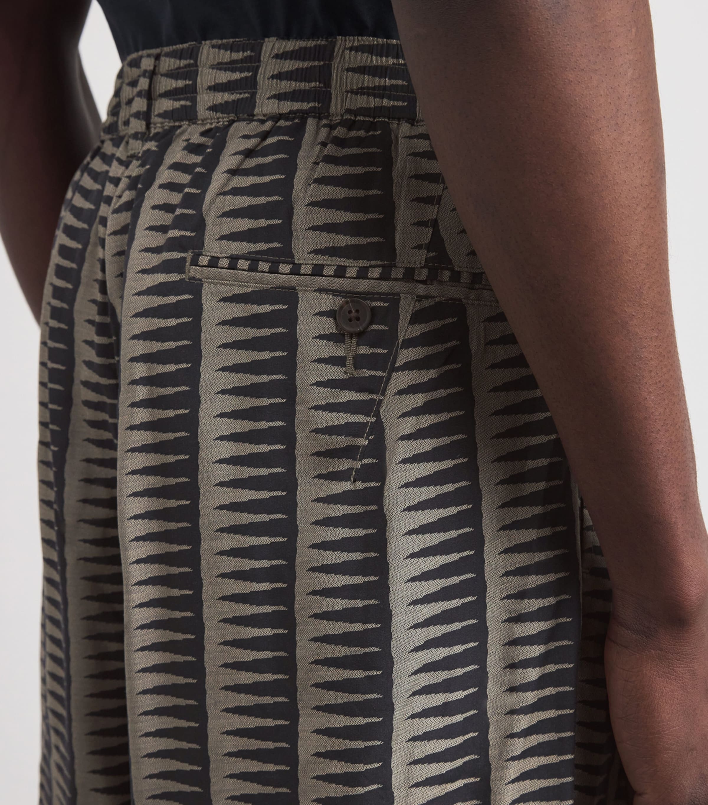 Jacquard Spike Barrel-Leg Trousers FB472 Image 6