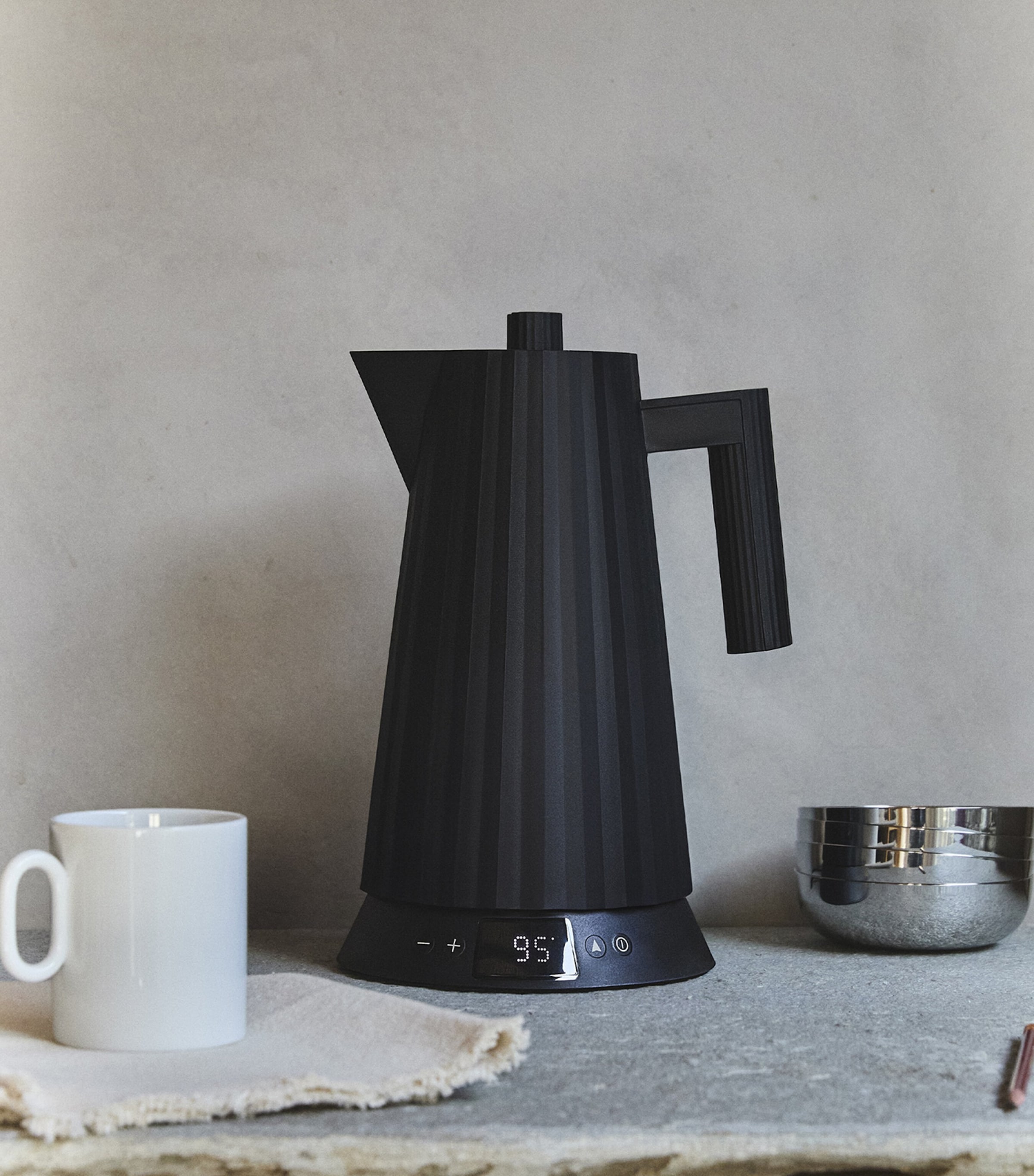 Plissé Temperature Control Kettle (1.7L) BLACK Image 5