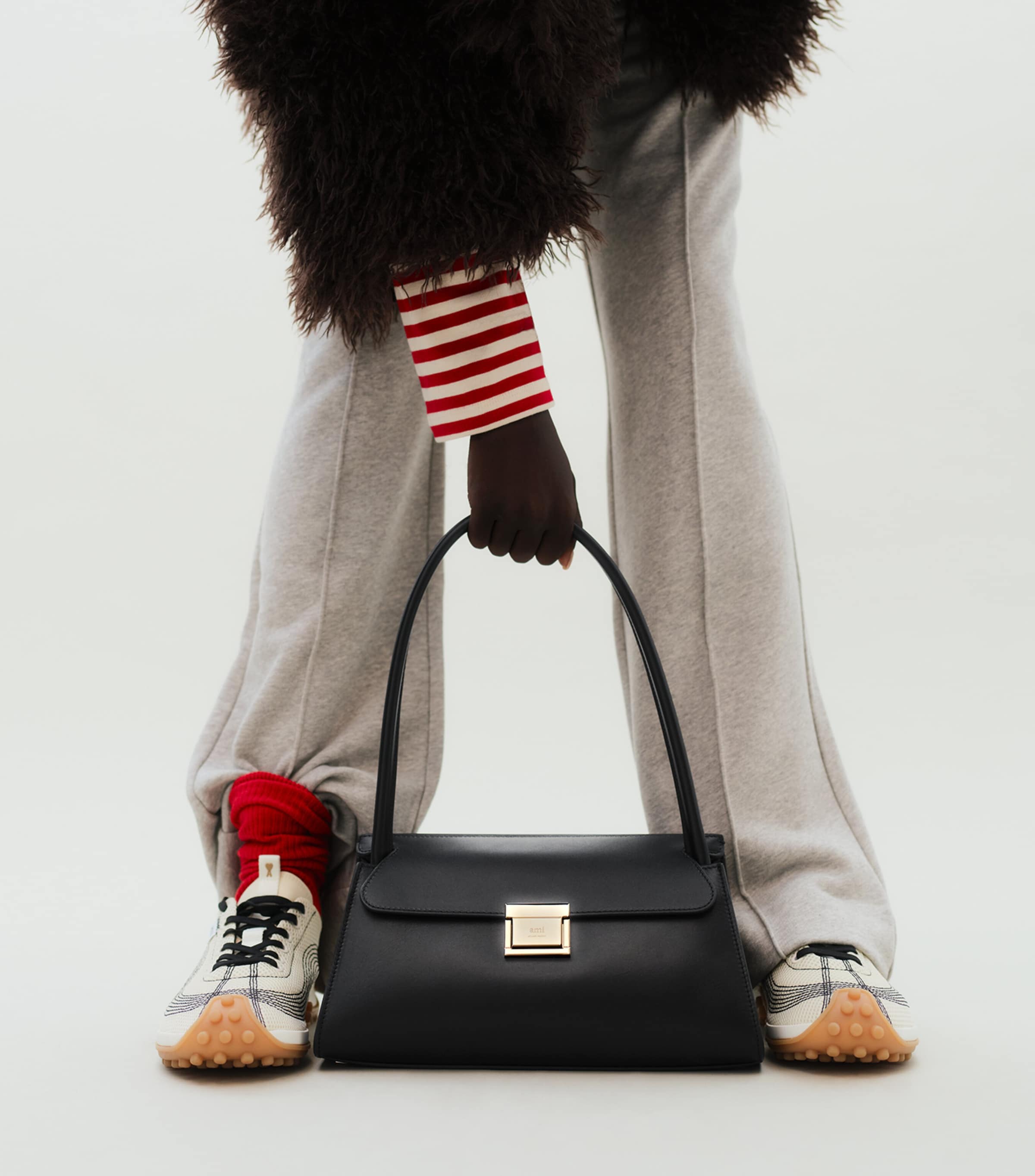 AMI Paris Small Leather Mimi Shoulder Bag Noir Image 2