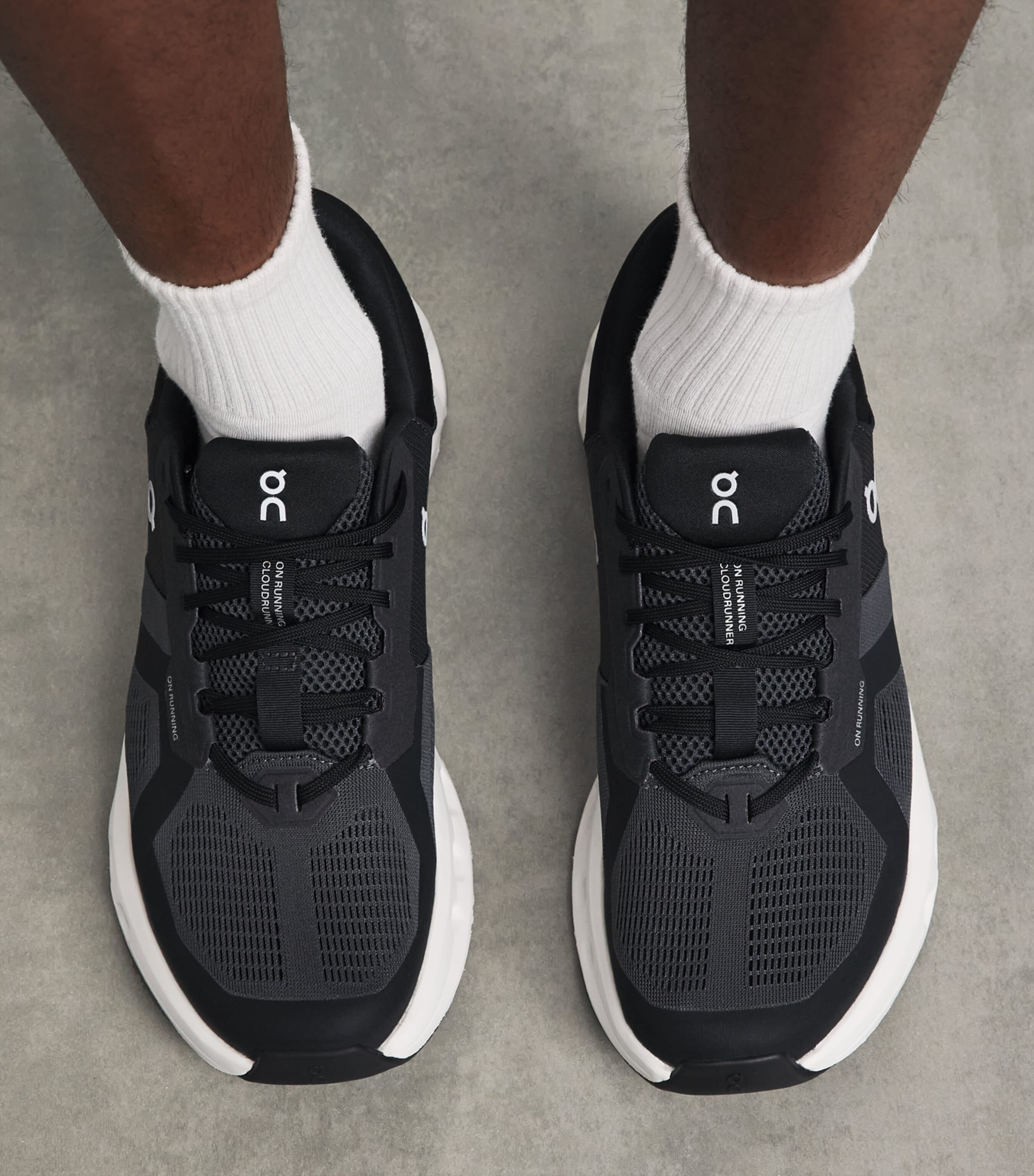 On Mens Cloudrunner 2 Trainers Eclipse | Black Image 4