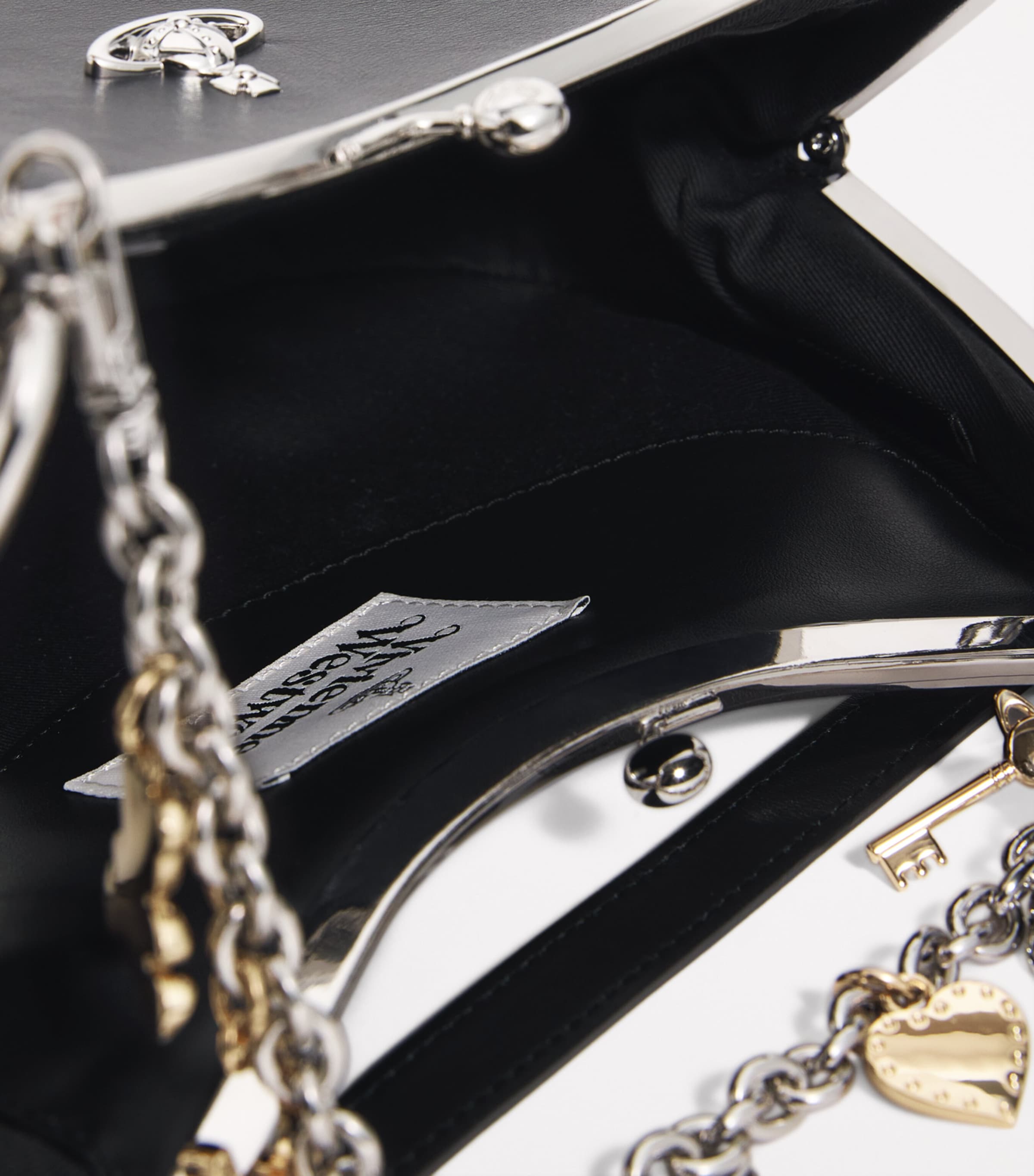 ★ vivienne westwood チャーム フレーム ショルダーバッグ ★ ☆ vivienne westwood チャーム フレーム ショルダーバッグ