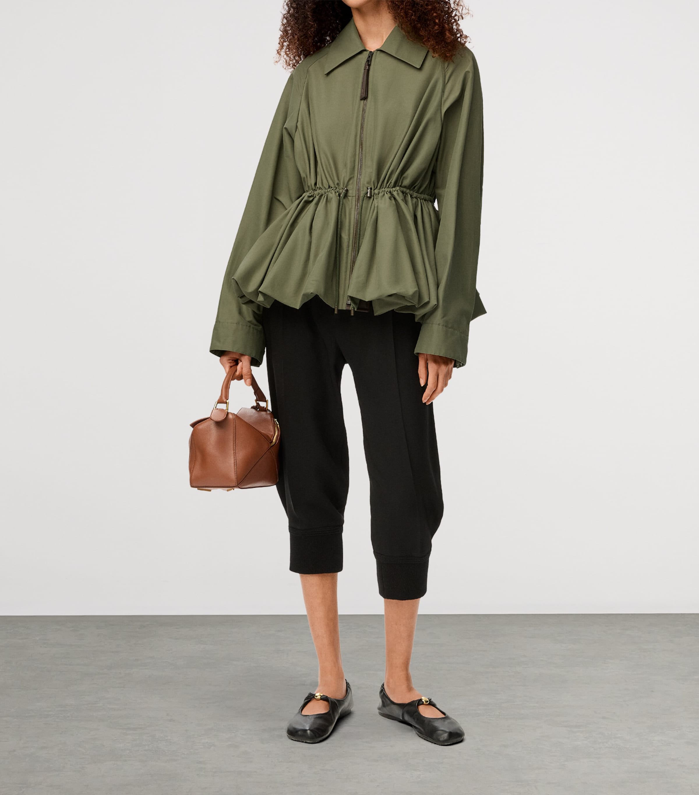 「LOEWE」ワックスコットンキャンバス クロップドジャケット LOEWE Cotton Gathered Jacket | Harrods US