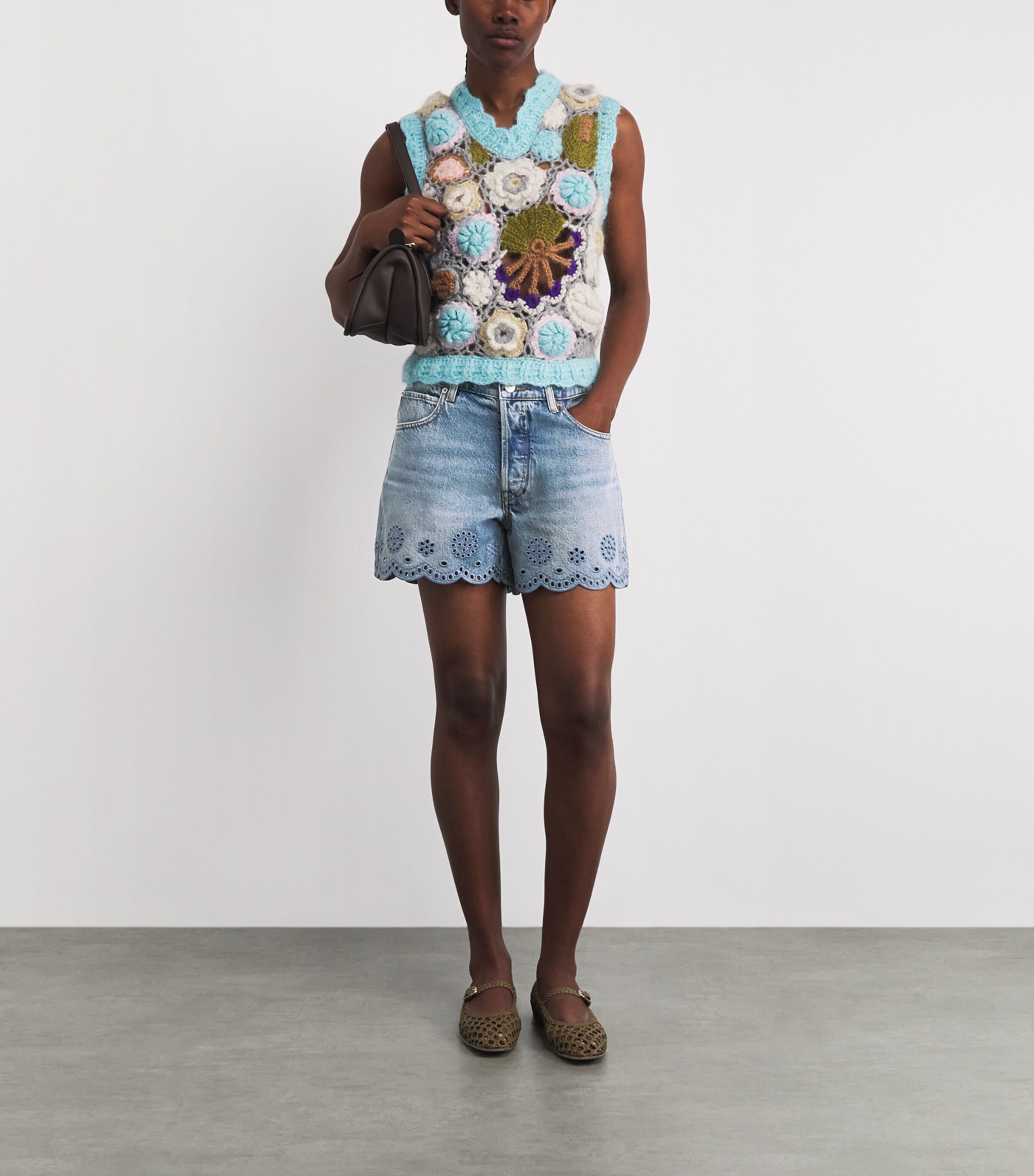 FRAME Womens The Long Hang Eyelet Denim Shorts Serene Image 2