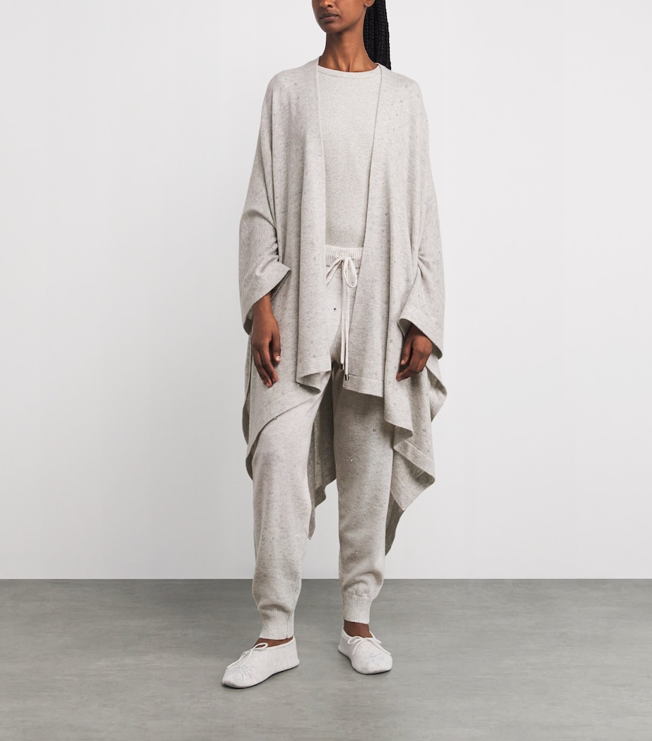 Cashmere Oversized Luxe Scatter Cape 001 SILVER HAZE Image 2