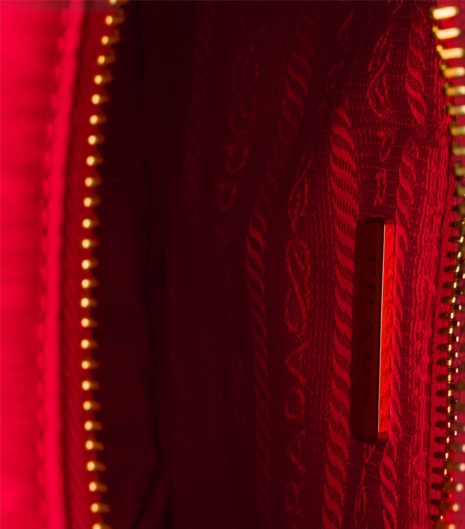 Re-Nylon Re-Edition 2005 Shoulder Bag F0357 Image 4