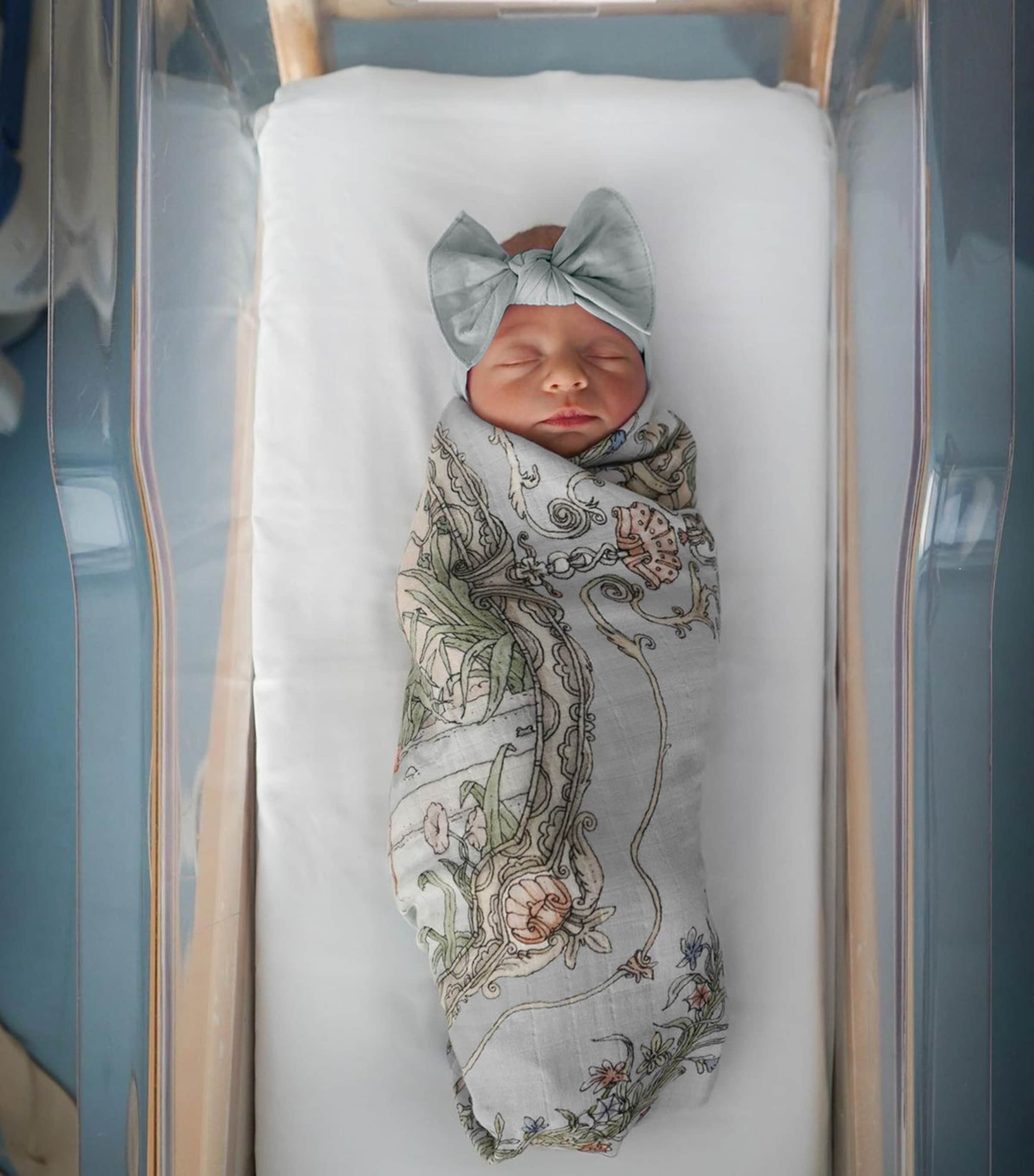 Tapestry Swaddle OLIVE GREEN Image 2