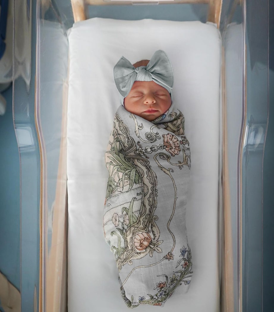 Tapestry Swaddle OLIVE GREEN Image 2