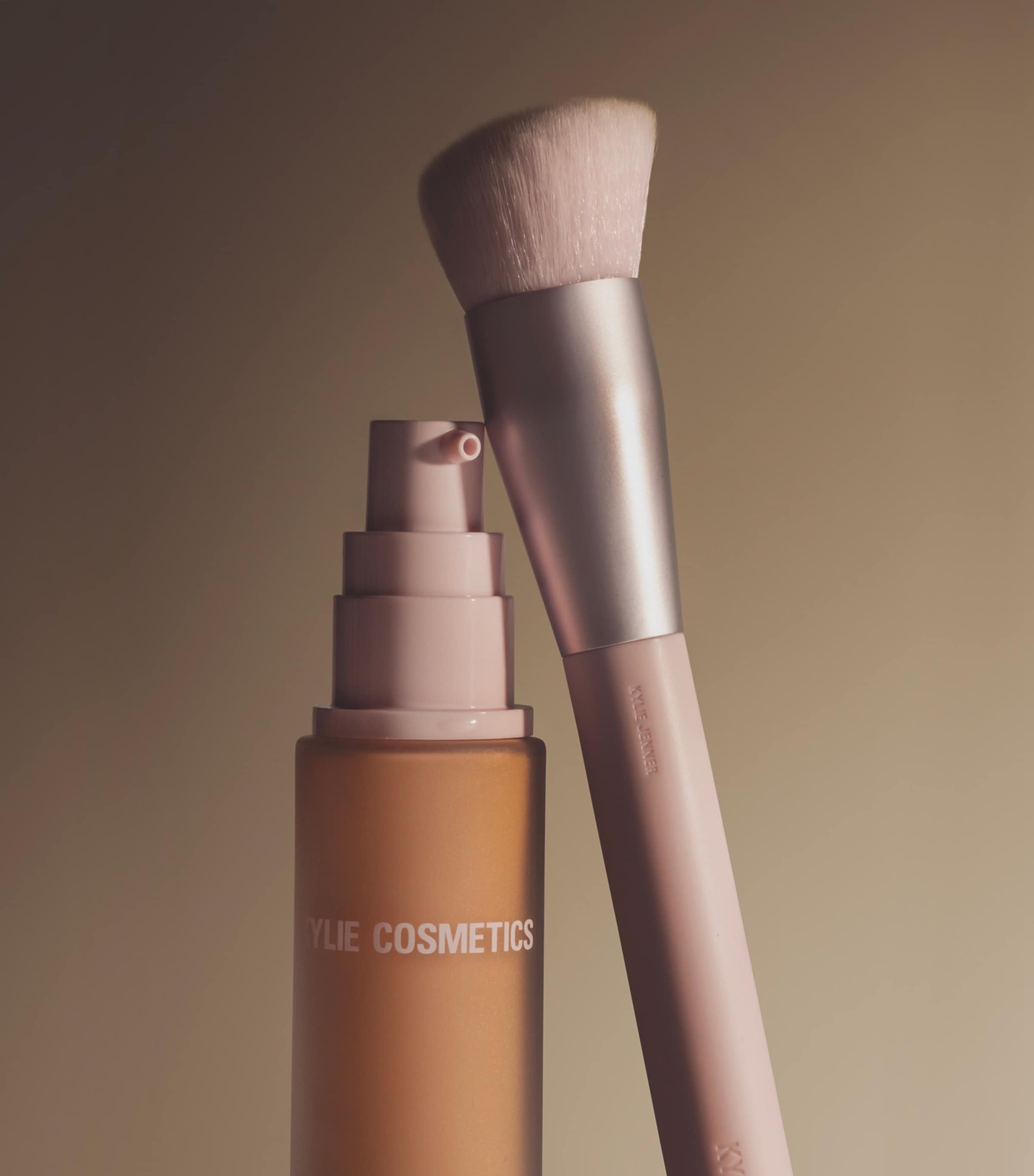 Kylie Cosmetics Power Plush Longwear Foundation Warm Neutral Image 3